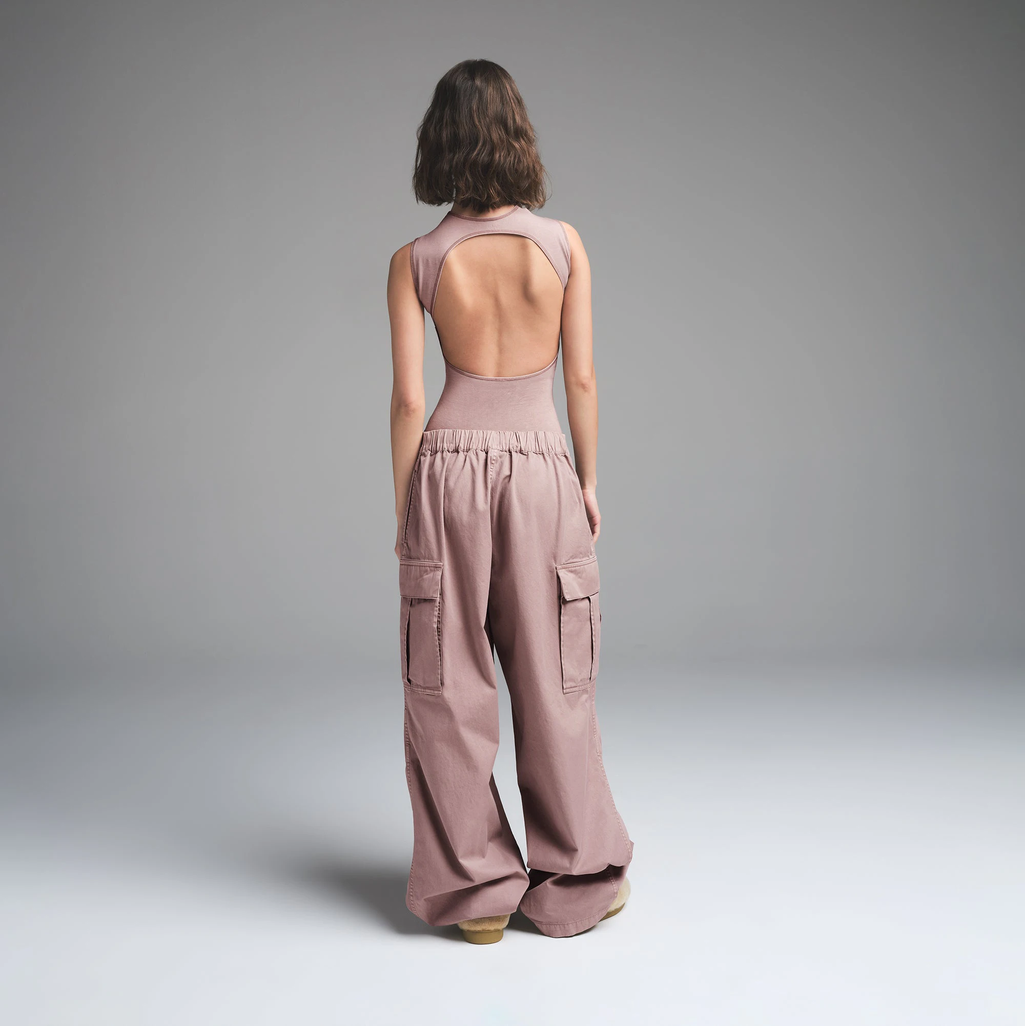 OUTDOOR WOVEN CARGO PANT | FAWN ON A MODEL BACK VIEW | FOCUS: 0.0, 1.0, 0.9
