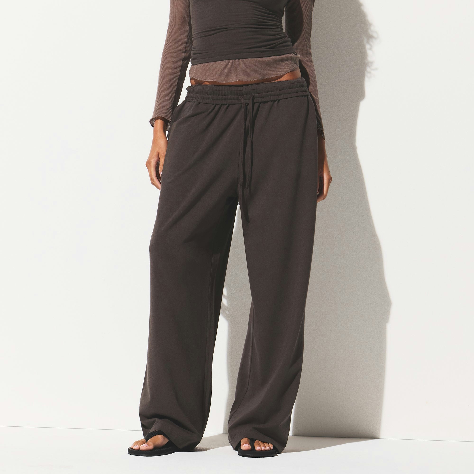 COTTON JERSEY WIDE LEG PANT | IRON ON A MODEL FRONT VIEW @ | FOCUS: 0.0, 1.0, 0.9