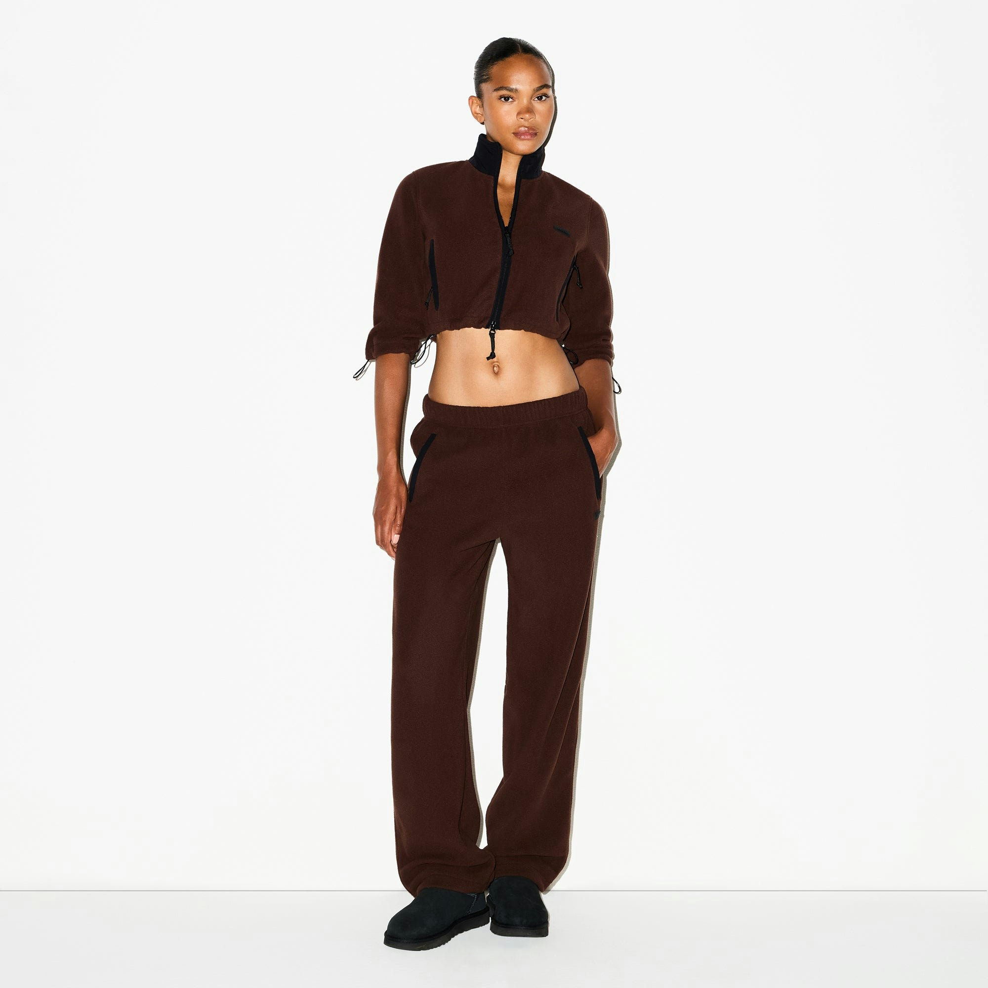 OUTDOOR FLEECE STRAIGHT LEG PANT | COCOA ON A MODEL FRONT VIEW @ | FOCUS: 0.0, 1.0, 0.9