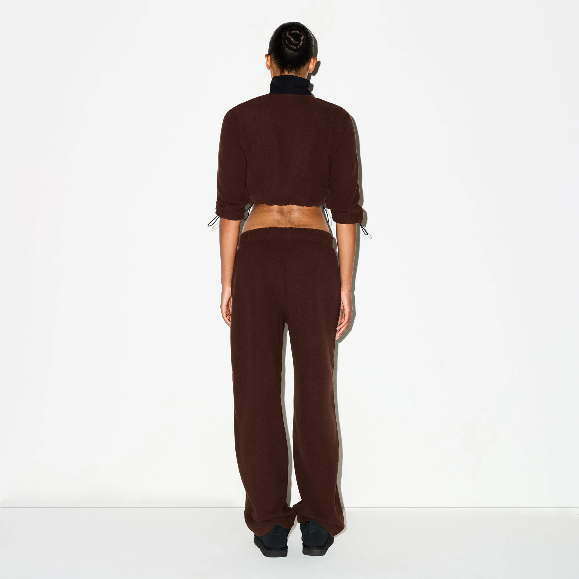 OUTDOOR FLEECE STRAIGHT LEG PANT | COCOA ON A MODEL FRONT VIEW @ | FOCUS: 0.0, 1.0, 0.9