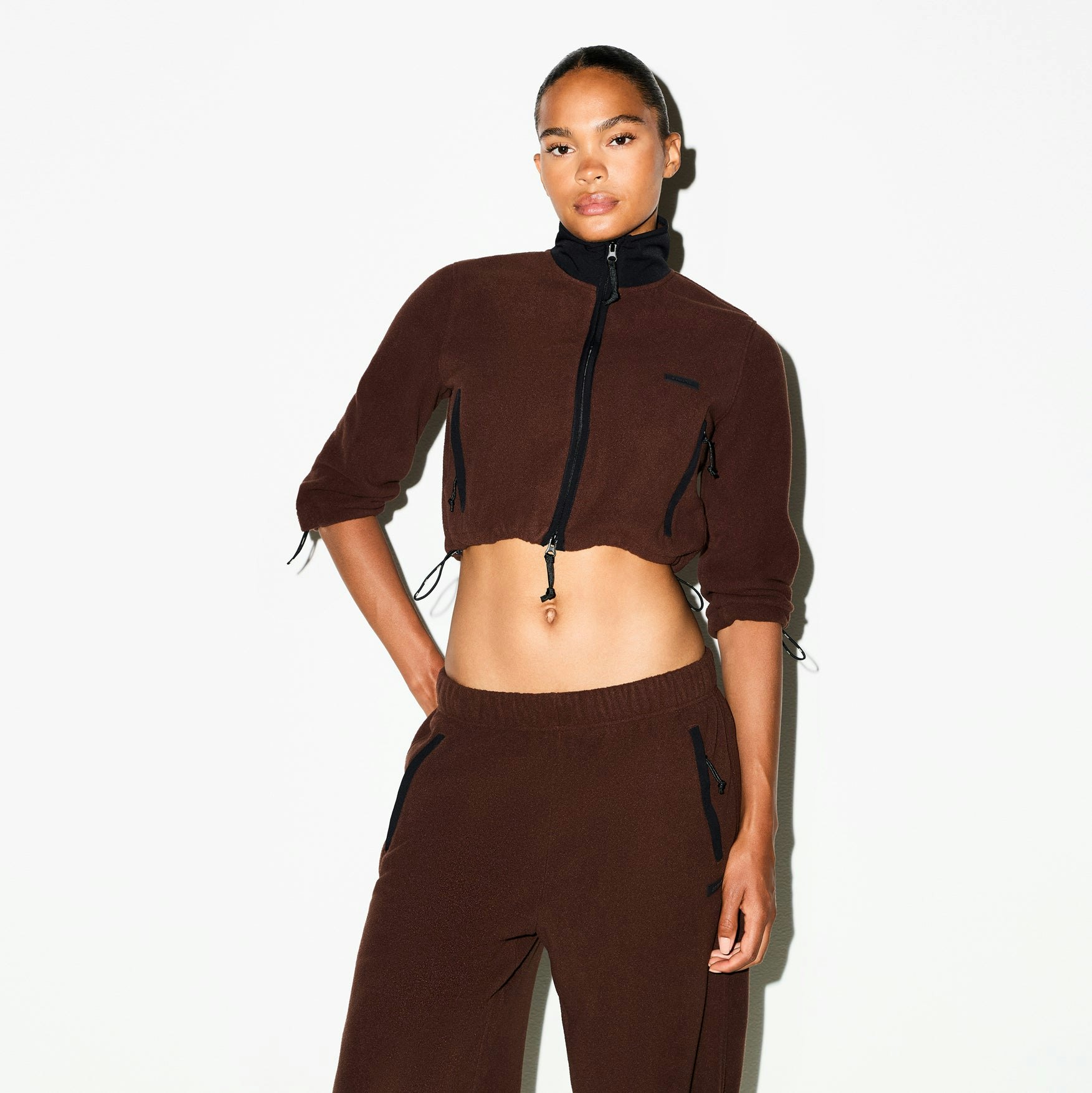 OUTDOOR FLEECE STRAIGHT LEG PANT | COCOA ON A MODEL SIDE VIEW @ | FOCUS: 0.0, 1.0, 0.9