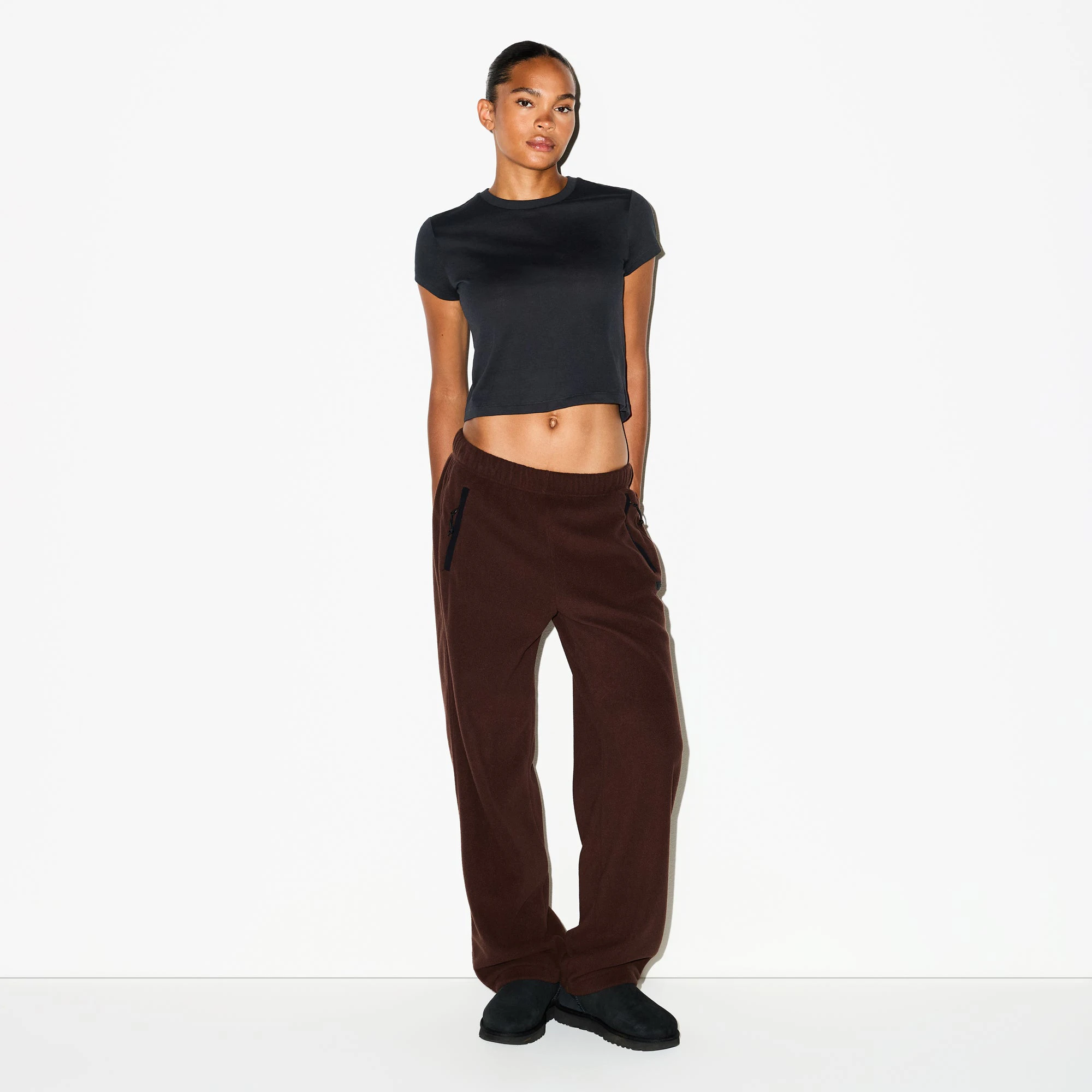 OUTDOOR FLEECE STRAIGHT LEG PANT | COCOA ON A MODEL FRONT VIEW @ | FOCUS: 0.0, 1.0, 0.9