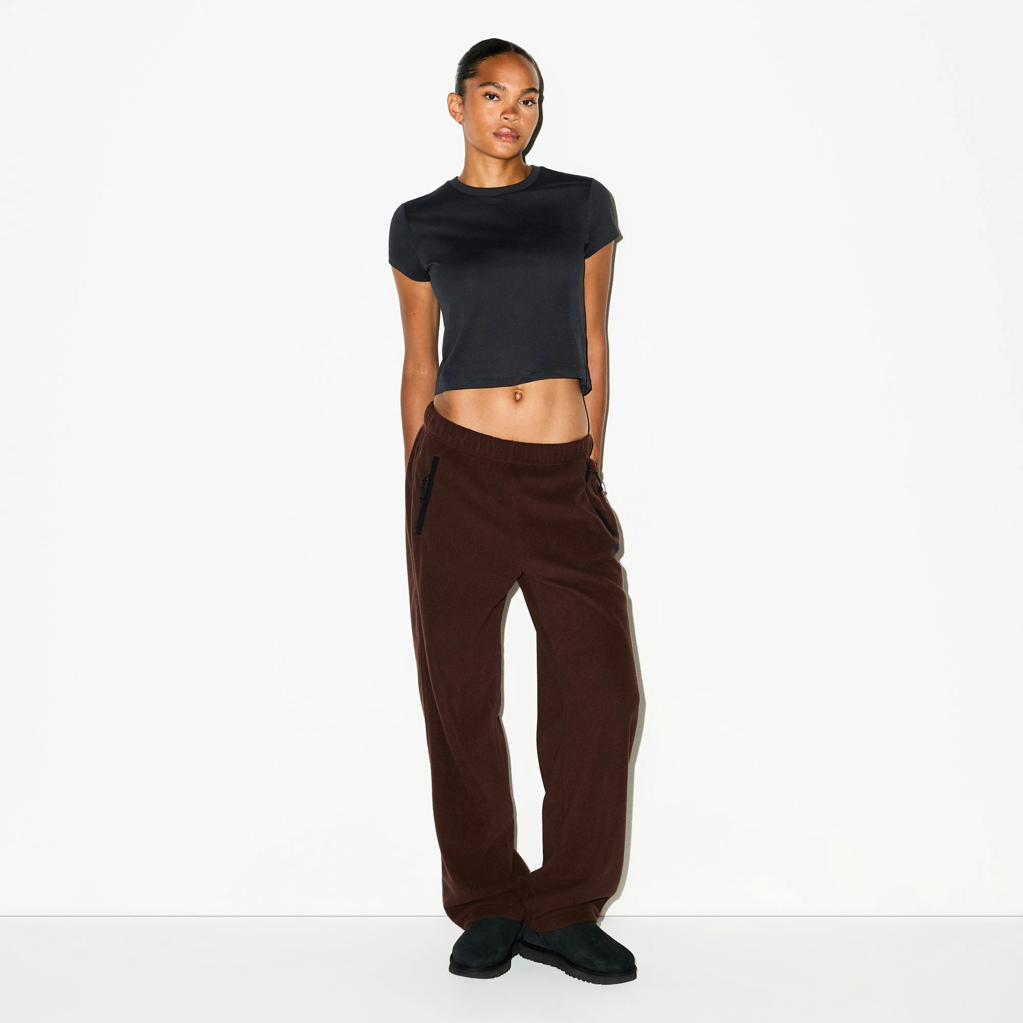 OUTDOOR FLEECE STRAIGHT LEG PANT | COCOA ON A MODEL FRONT VIEW @ | FOCUS: 0.0, 1.0, 0.9