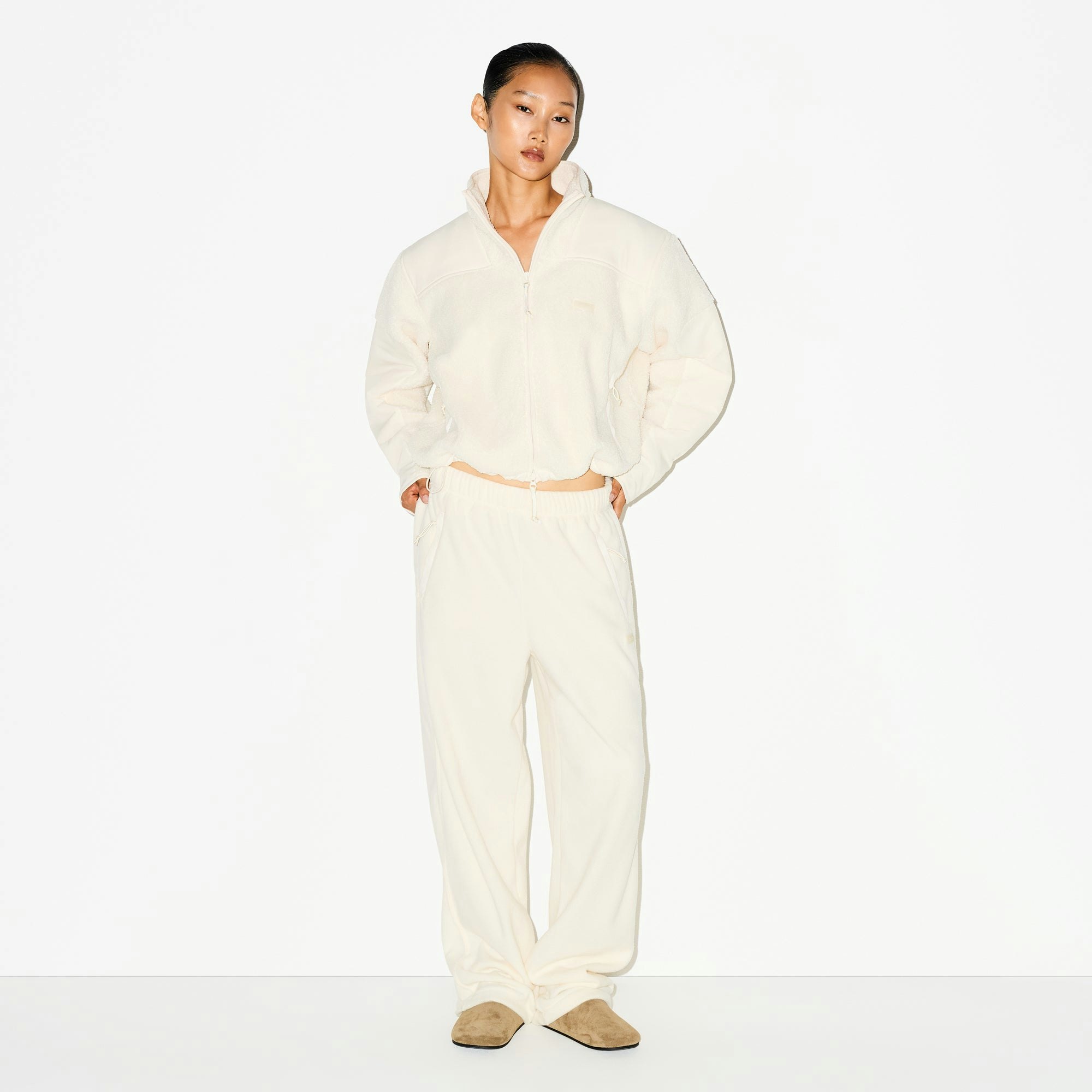 OUTDOOR FLEECE STRAIGHT LEG PANT | ECRU ON A MODEL FRONT VIEW @ | FOCUS: 0.0, 1.0, 0.9