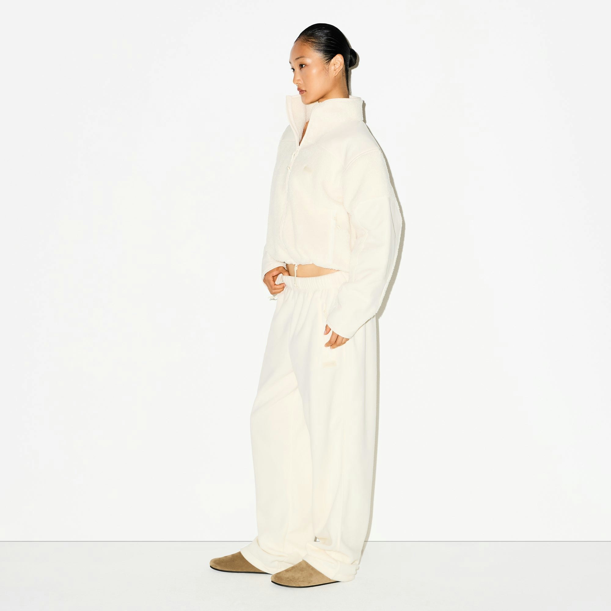 OUTDOOR FLEECE STRAIGHT LEG PANT | ECRU ON A MODEL FRONT VIEW @ | FOCUS: 0.0, 1.0, 0.9