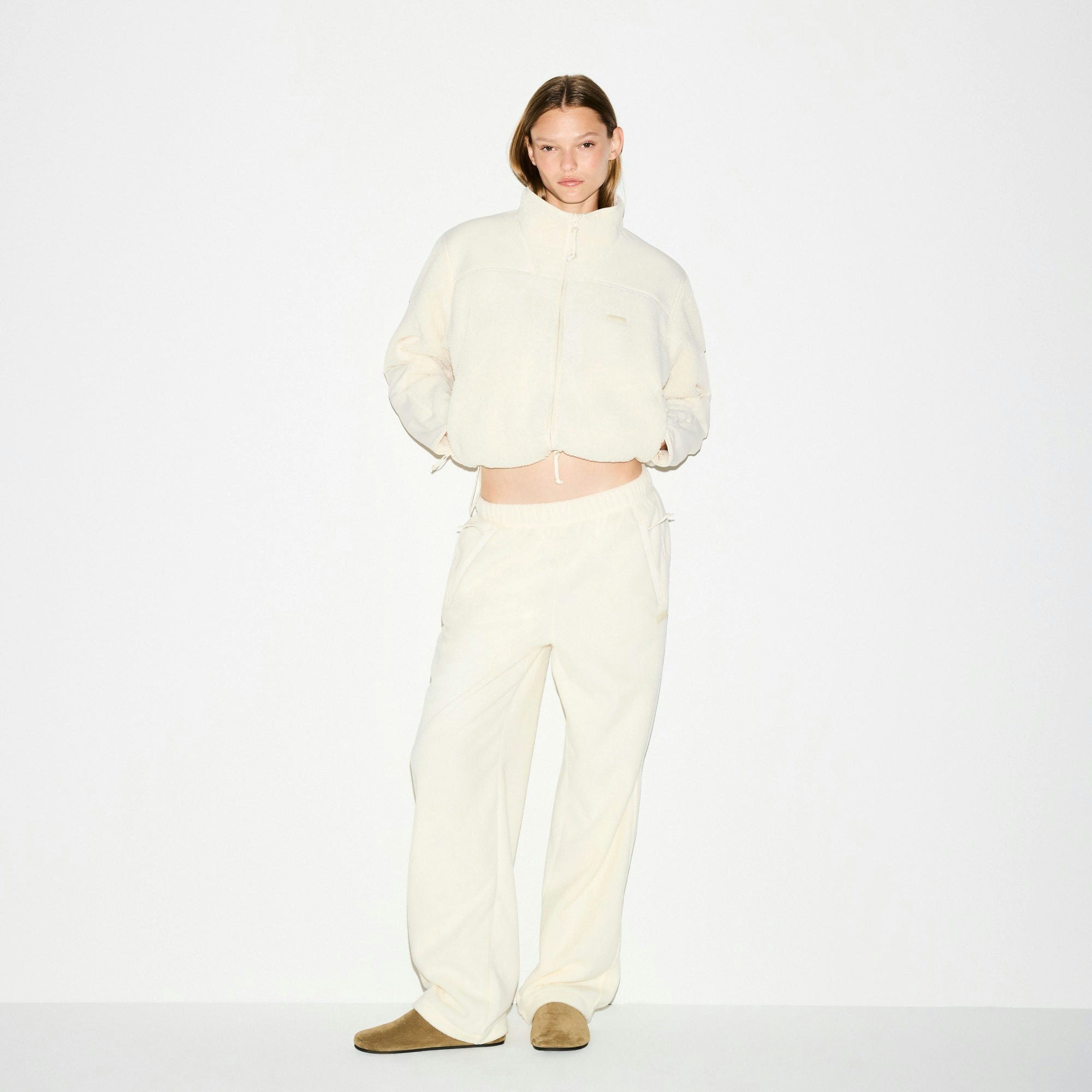 OUTDOOR FLEECE STRAIGHT LEG PANT | ECRU ON A MODEL FRONT VIEW @ | FOCUS: 0.0, 1.0, 0.9