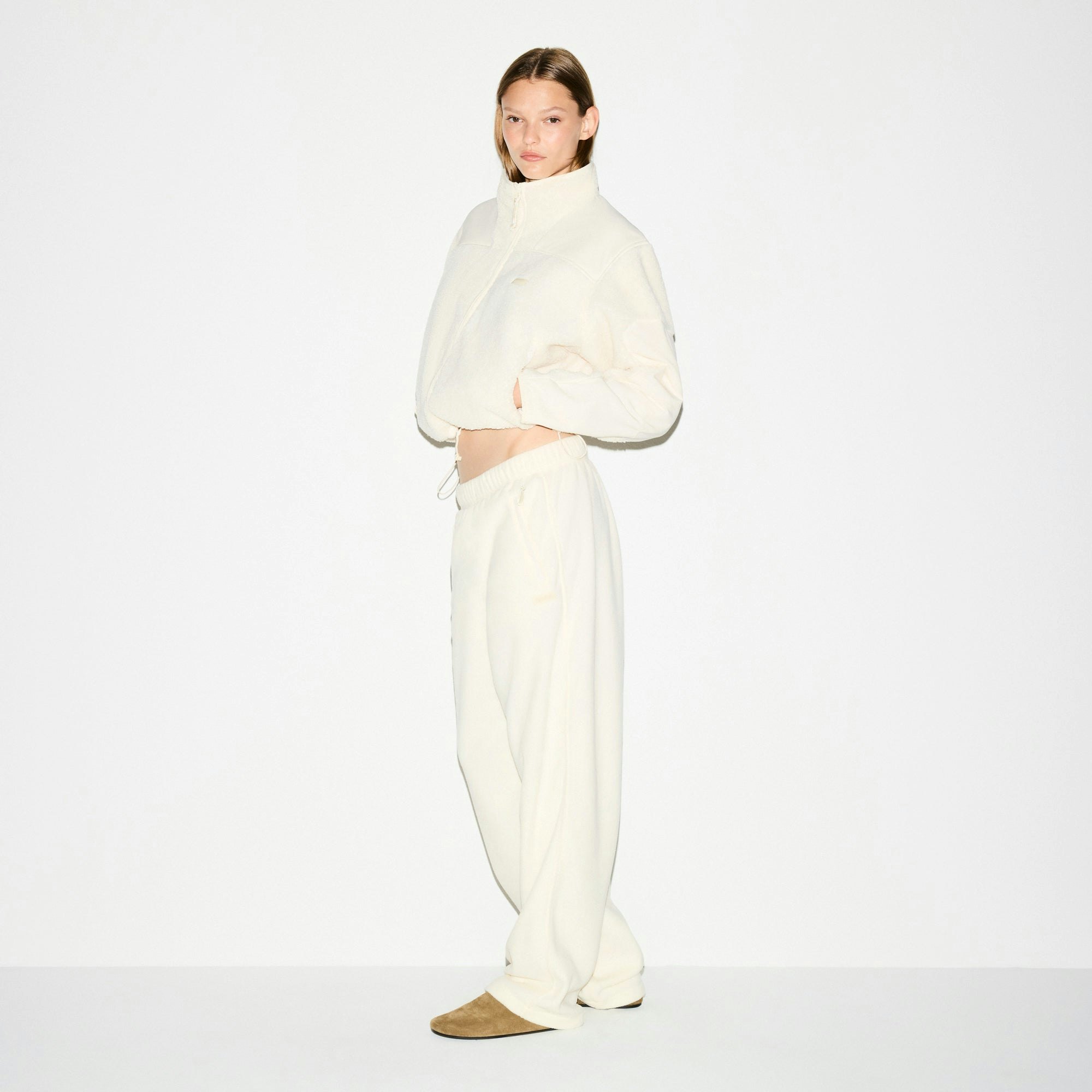 OUTDOOR FLEECE STRAIGHT LEG PANT | ECRU ON A MODEL FRONT VIEW @ | FOCUS: 0.0, 1.0, 0.9