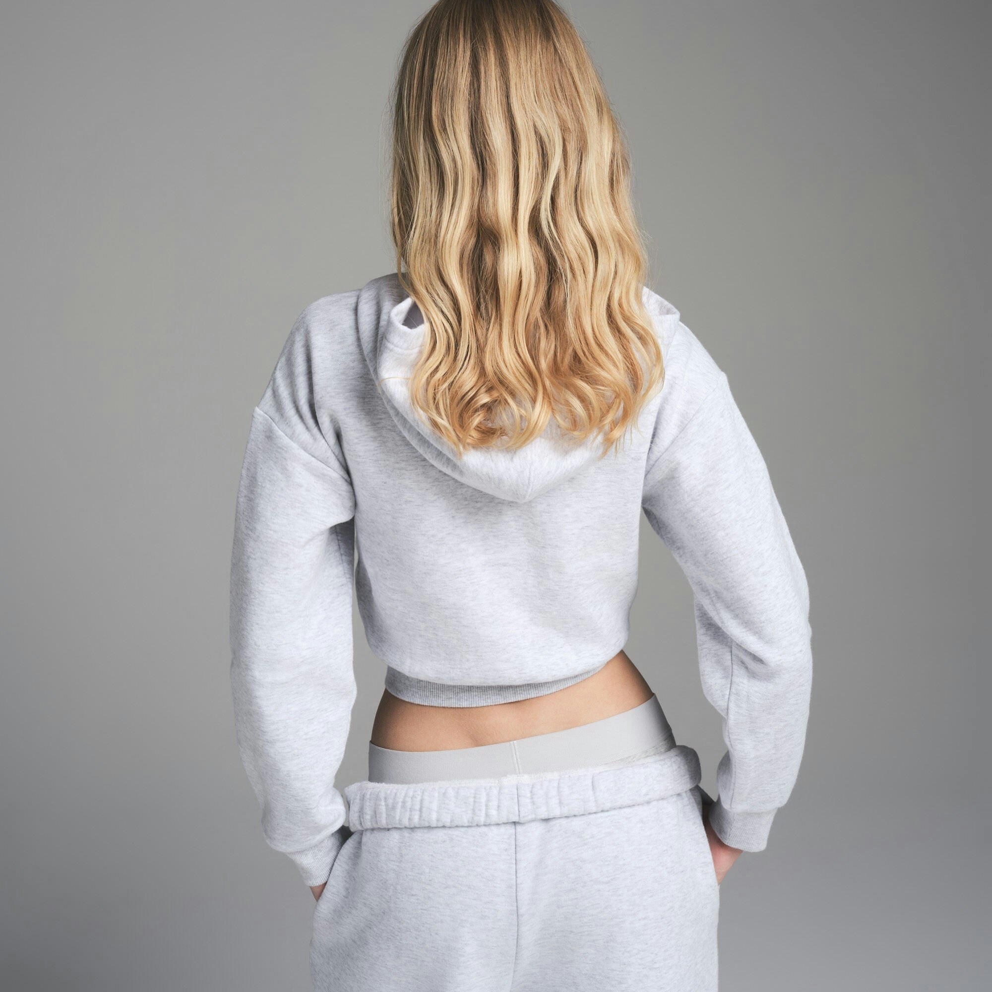 COTTON FLEECE SHRUNKEN ZIP UP HOODIE | LIGHT HEATHER GREY ON A MODEL FRONT VIEW | FOCUS: 0.0, 1.0, 0.9