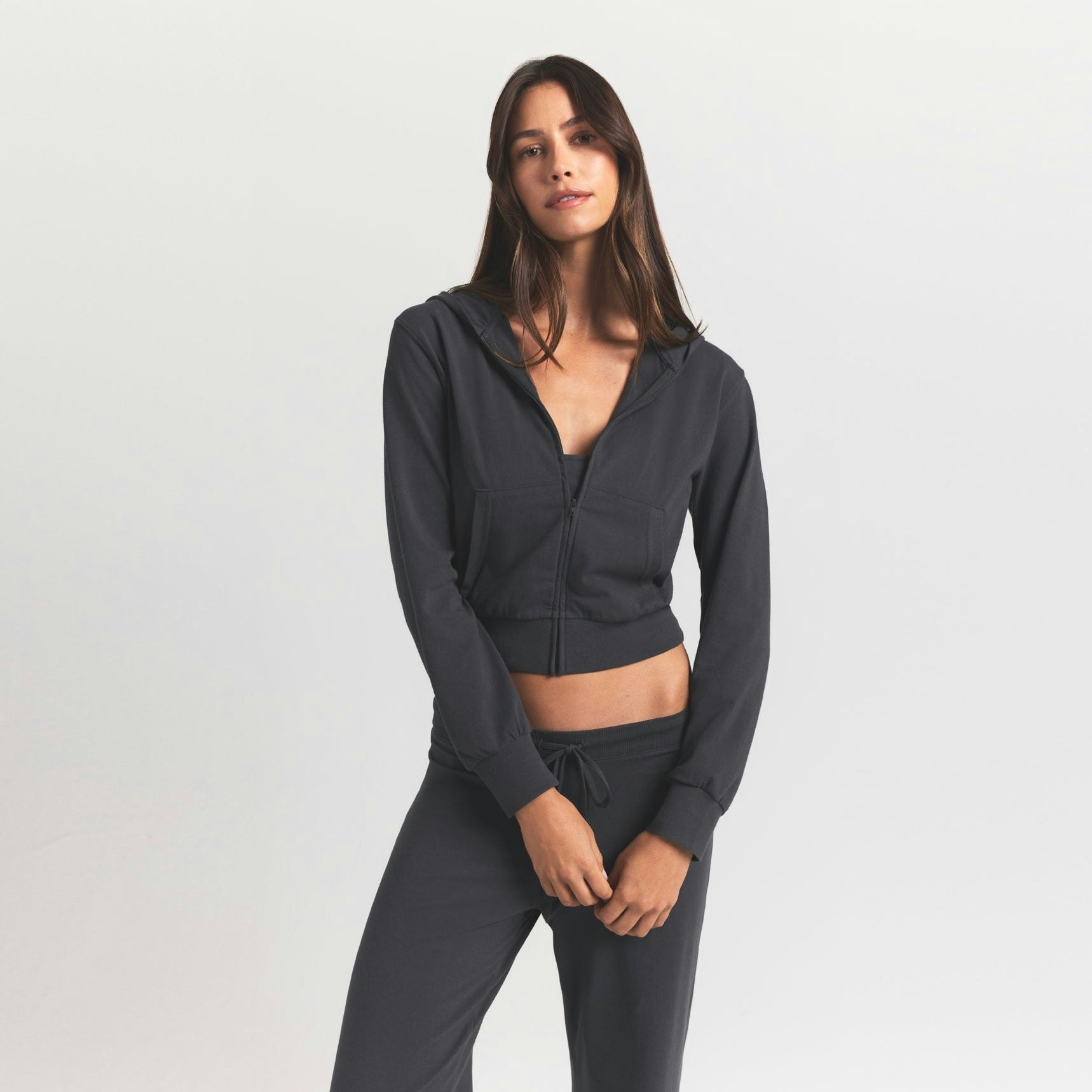 COTTON JERSEY ZIP UP HOODIE | ASH ON A MODEL FRONT VIEW S | FOCUS: 0.0, 1.0, 0.9