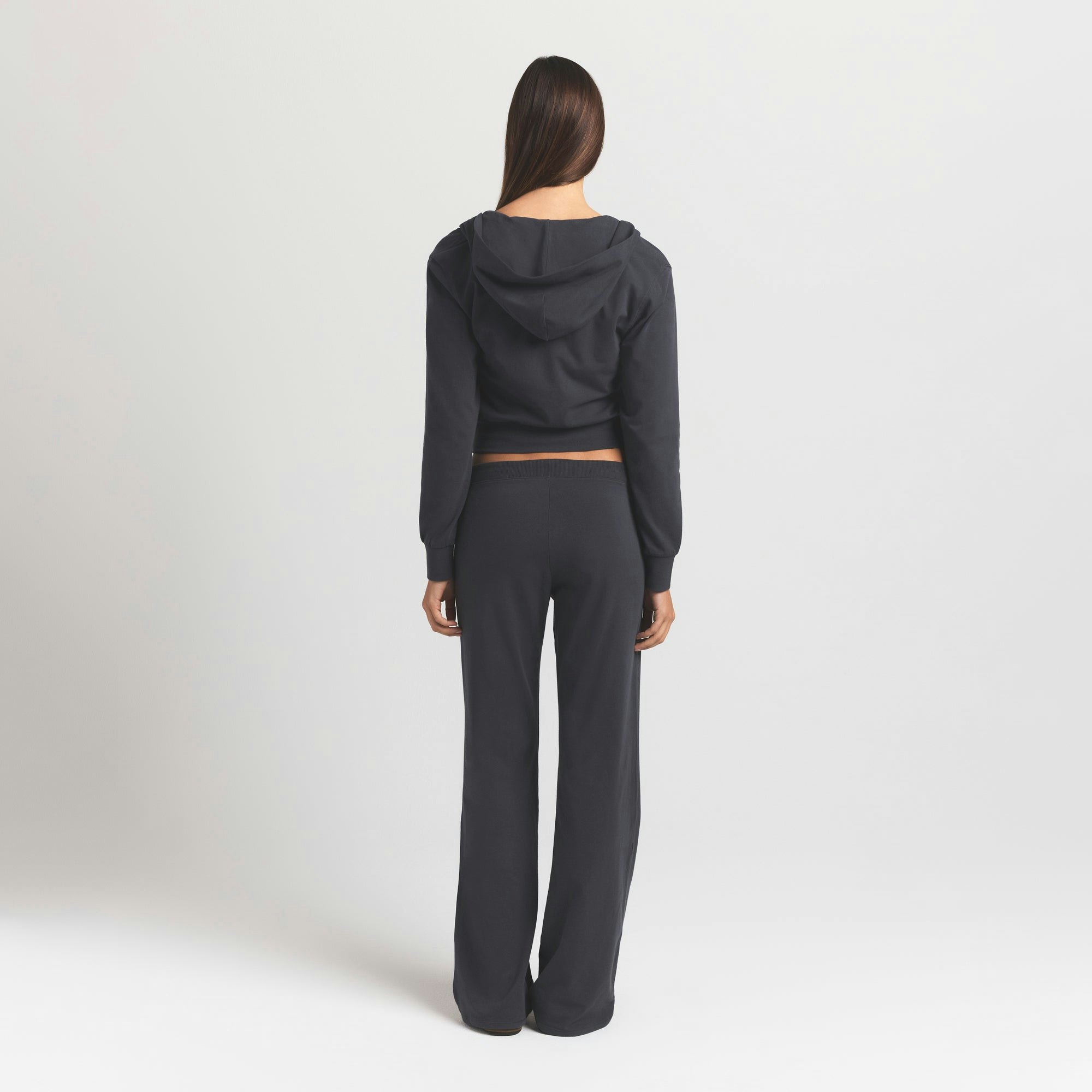 COTTON JERSEY ZIP UP HOODIE | ASH ON A MODEL BACK VIEW S | FOCUS: 0.0, 1.0, 0.9