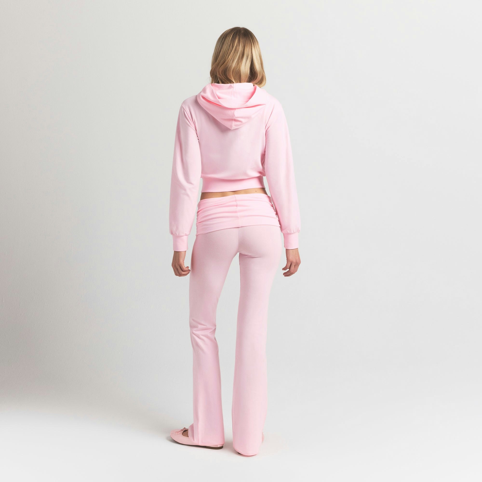 COTTON JERSEY ZIP UP HOODIE | CHERRY BLOSSOM ON A MODEL BACK VIEW @ | FOCUS: 0.9, 0.1, 0.7