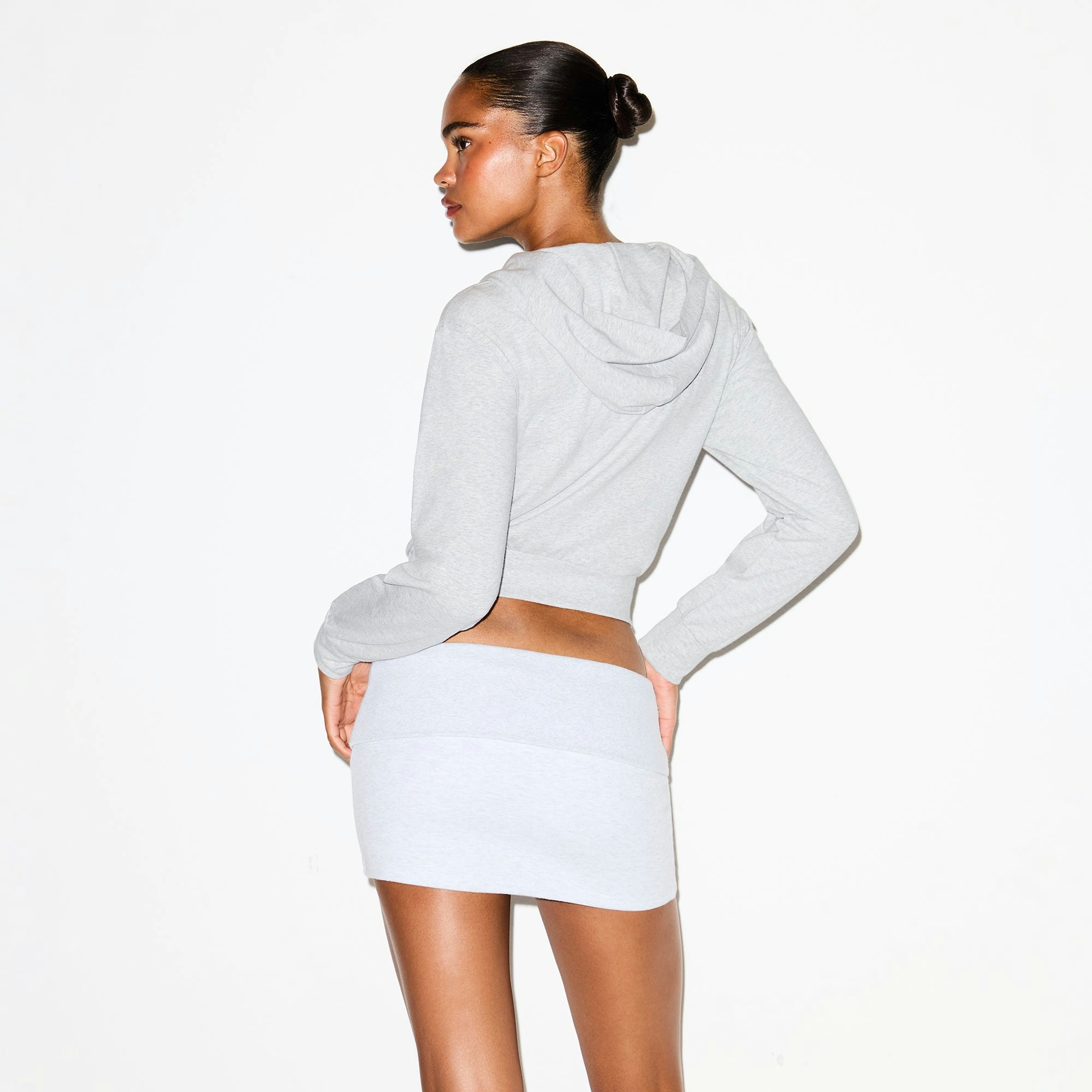 COTTON JERSEY ZIP UP HOODIE | LIGHT HEATHER GREY ON A MODEL BACK VIEW @ | FOCUS: 0.9, 0.1, 0.7
