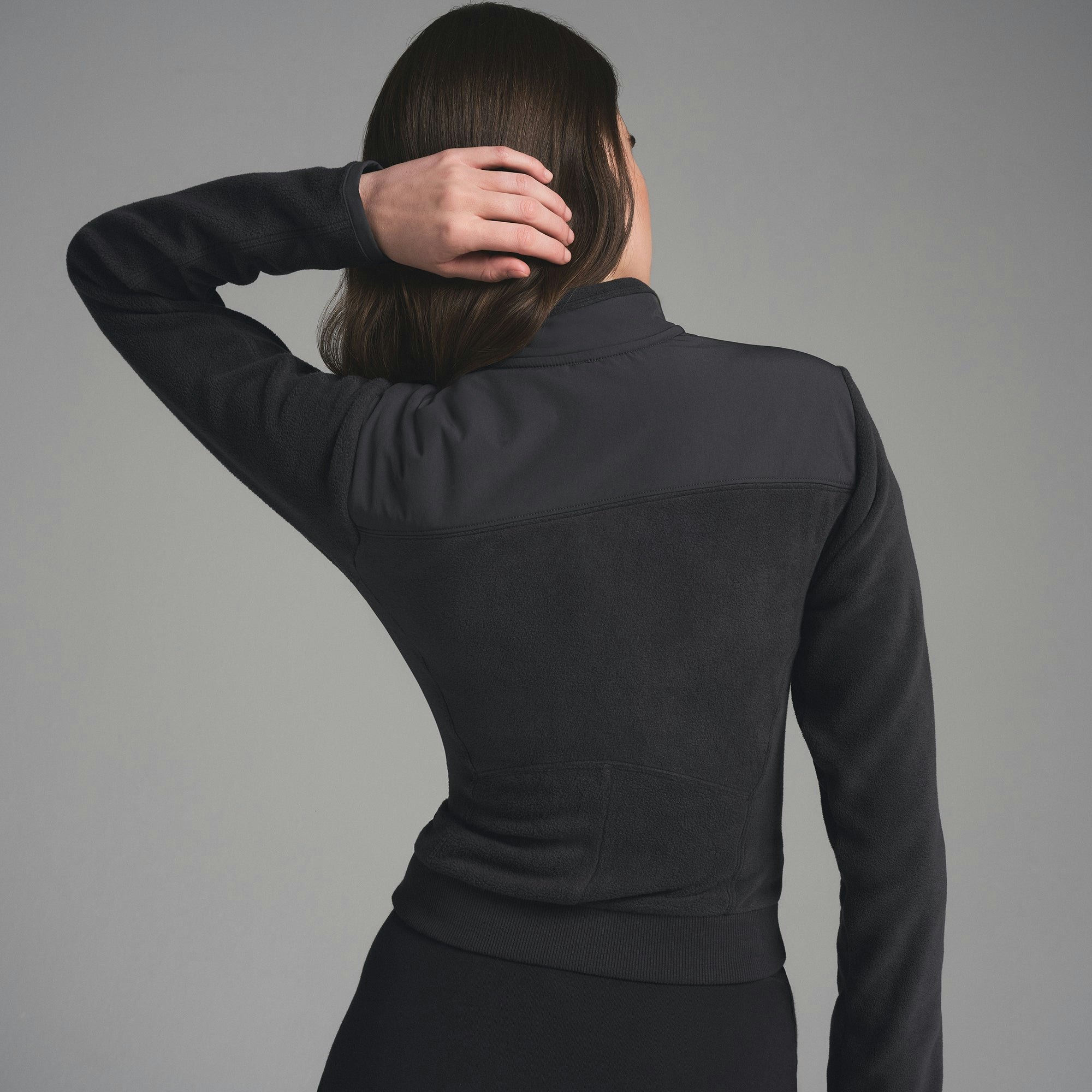 FLEECE LOUNGE FITTED JACKET | STORM ON A MODEL SIDE VIEW | FOCUS: 0.0, 1.0, 0.9