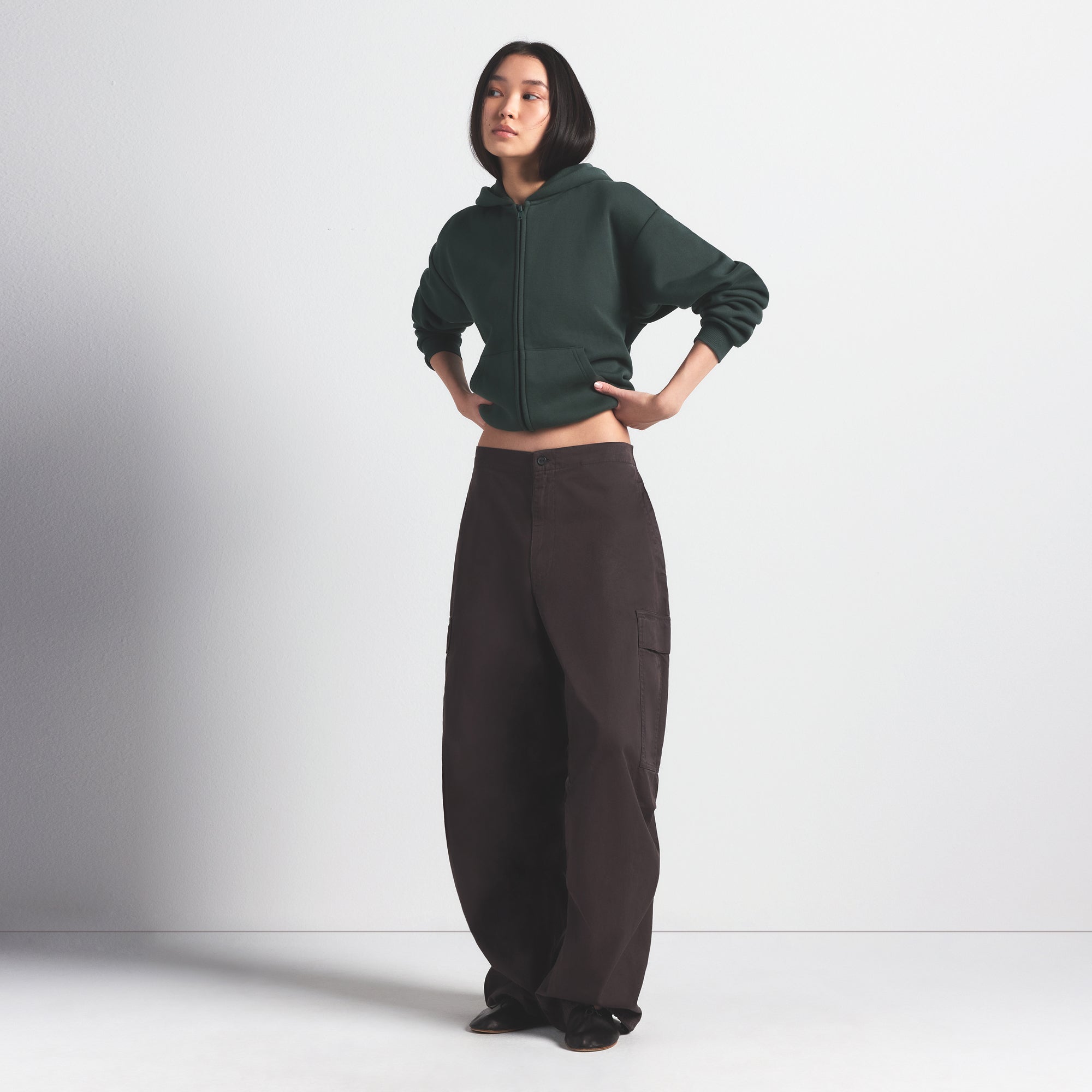 COTTON FLEECE CLASSIC ZIP UP HOODIE | SPRUCE ON A MODEL FRONT VIEW @ | FOCUS: 0.0, 1.0, 0.9