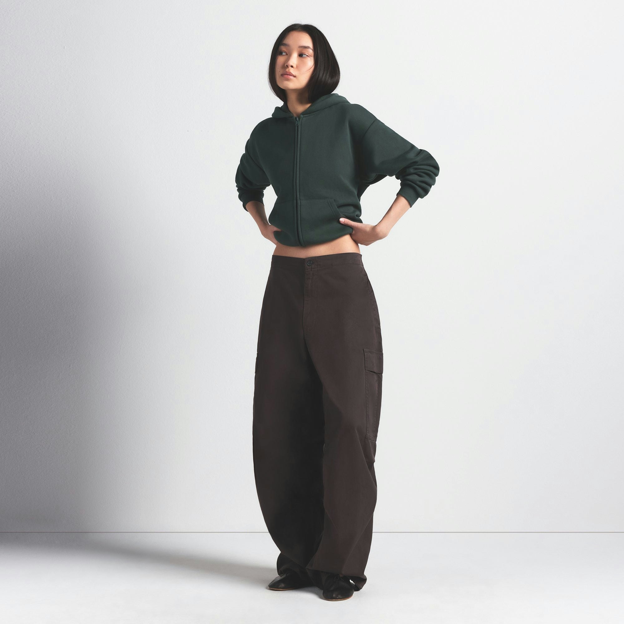 COTTON FLEECE CLASSIC ZIP UP HOODIE | SPRUCE ON A MODEL FRONT VIEW @ | FOCUS: 0.0, 1.0, 0.9