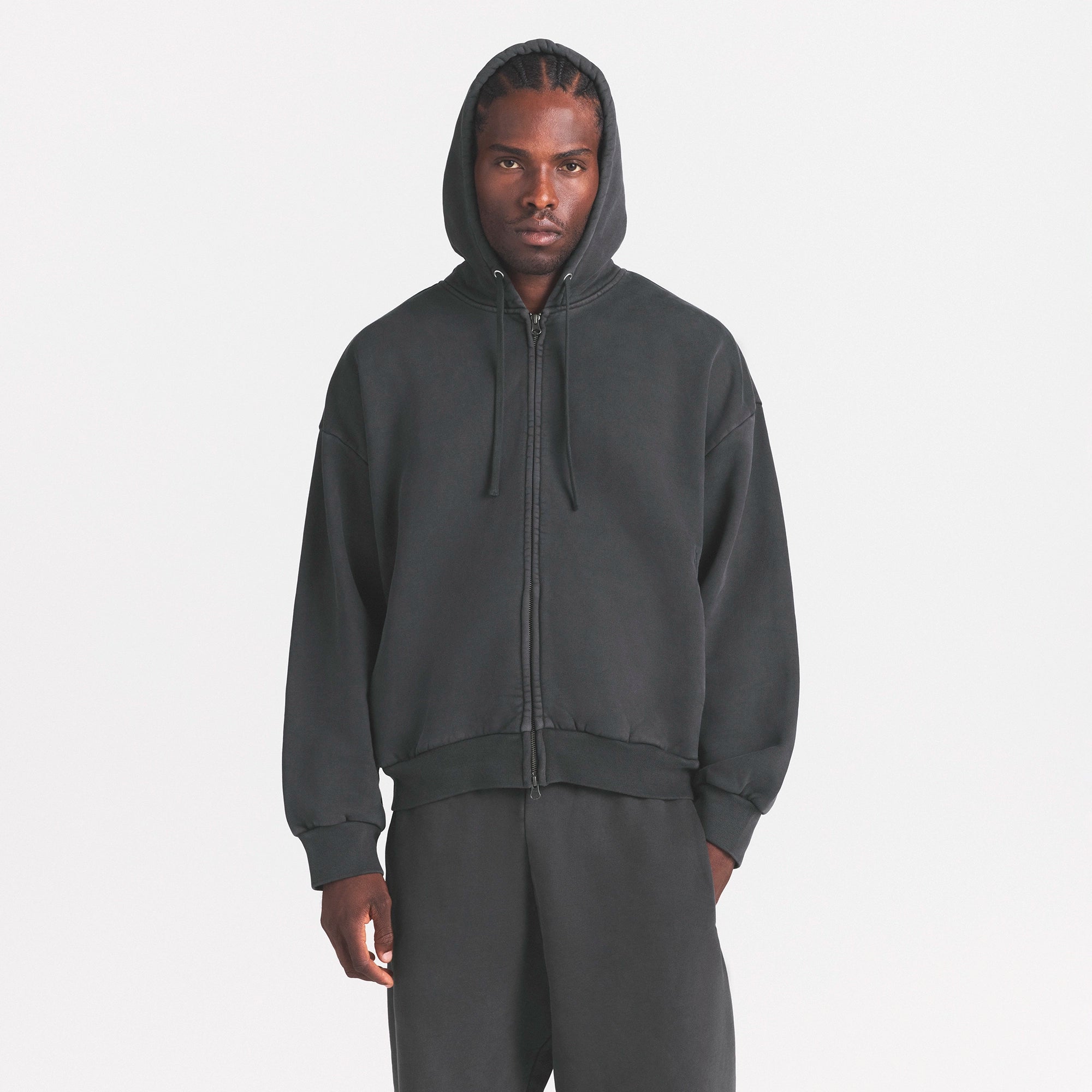 HEAVYWEIGHT FLEECE ZIP UP HOODIE | ONYX ON A MODEL FRONT VIEW @ | FOCUS: 0.0, 1.0, 0.9