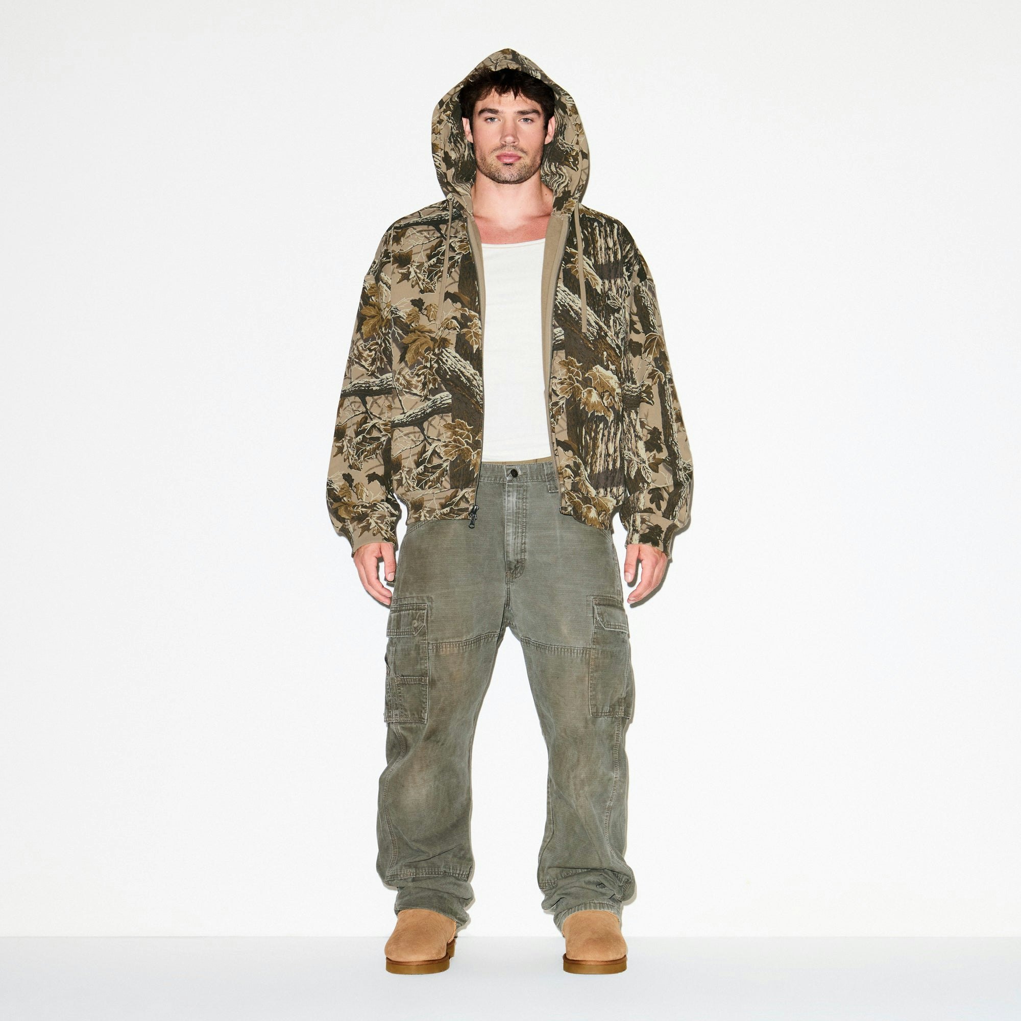 HEAVYWEIGHT FLEECE MENS RELAXED ZIP UP HOODIE | REALTREE CAMO PRINT ON A MODEL FRONT VIEW @ | FOCUS: 0.9, 0.1, 0.7