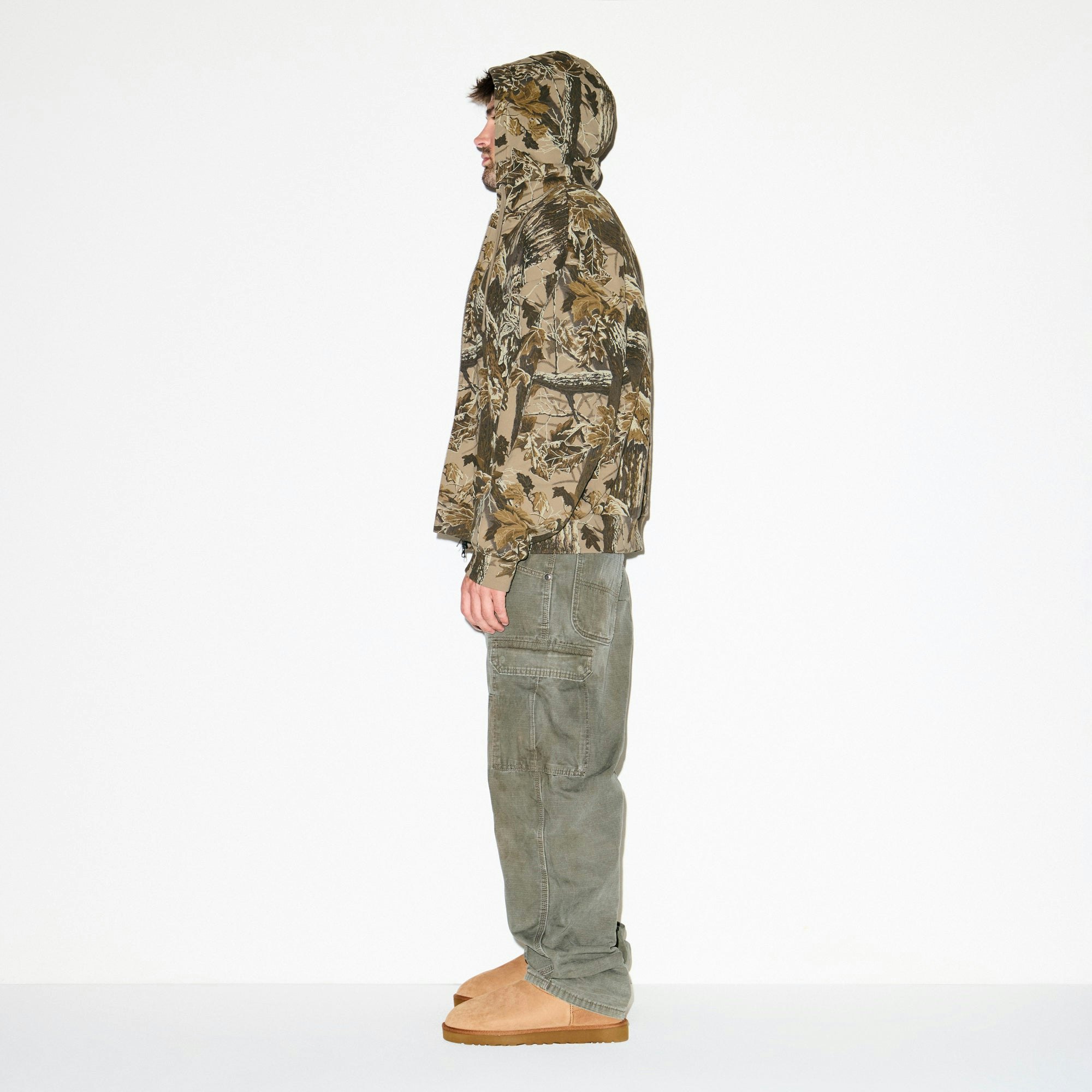 HEAVYWEIGHT FLEECE MENS RELAXED ZIP UP HOODIE | REALTREE CAMO PRINT ON A MODEL SIDE VIEW @ | FOCUS: 0.9, 0.1, 0.7