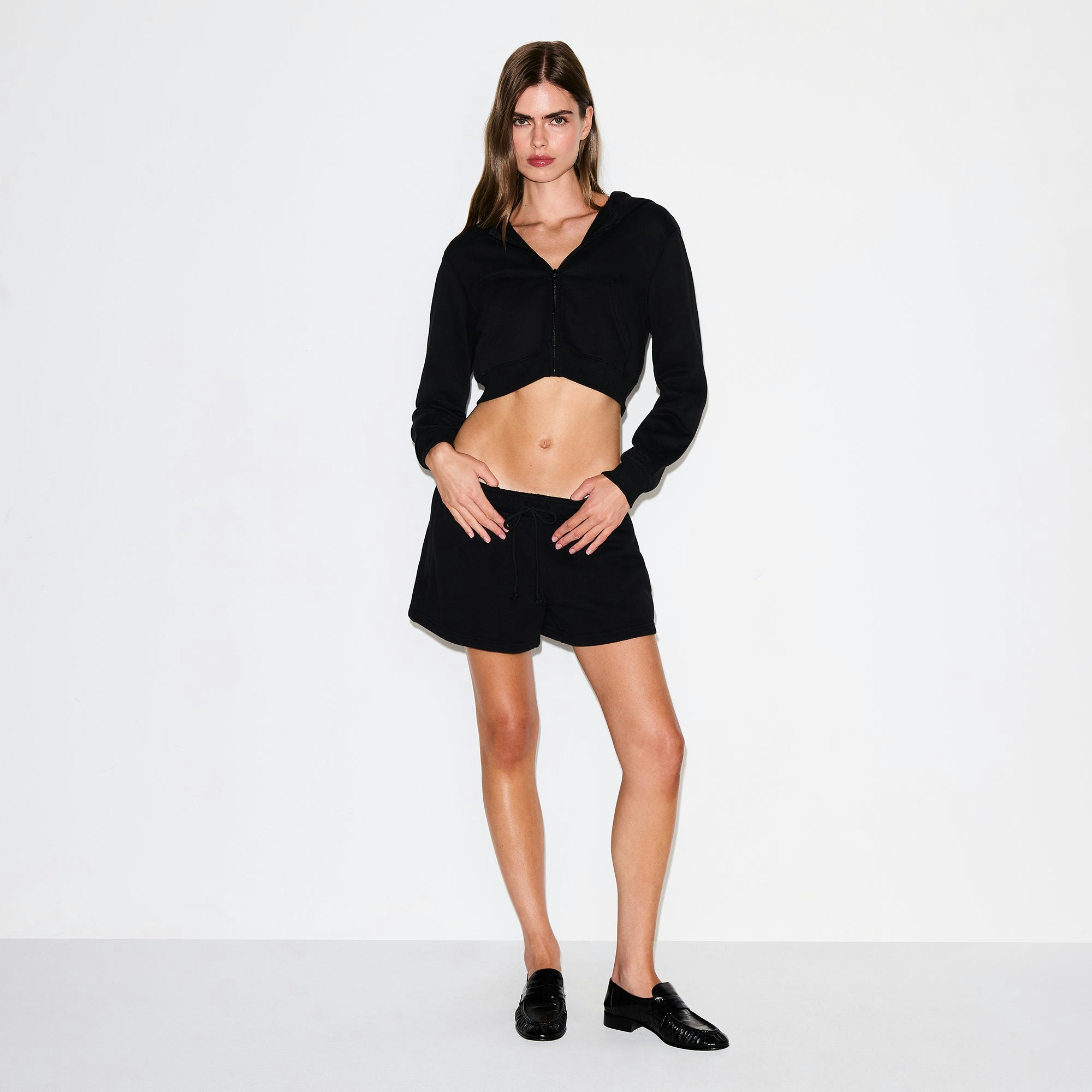 COTTON FLEECE CROPPED ZIP UP HOODIE | ONYX ON A MODEL FRONT VIEW @ | FOCUS: 0.9, 0.1, 0.7