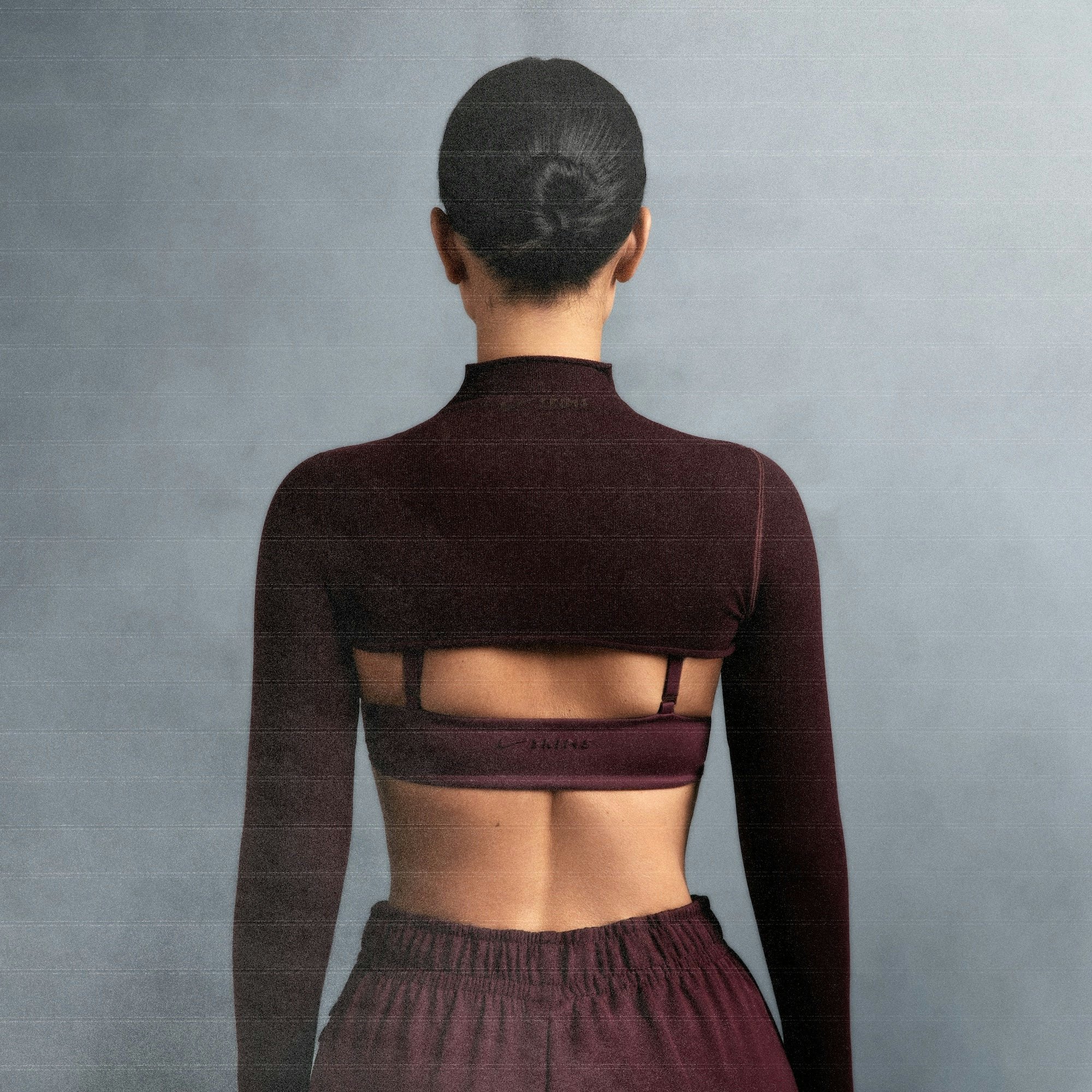 NikeSKIMS VINTAGE SEAMLESS SHRUG | CURRANT ON A MODEL SIDE VIEW @ | FOCUS: 0.0, 1.0, 0.9