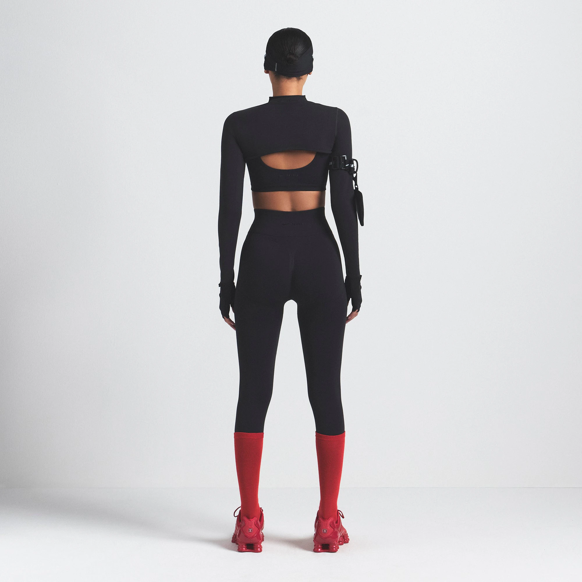 NikeSKIMS VINTAGE SEAMLESS SHRUG | OBSIDIAN ON A MODEL SIDE VIEW