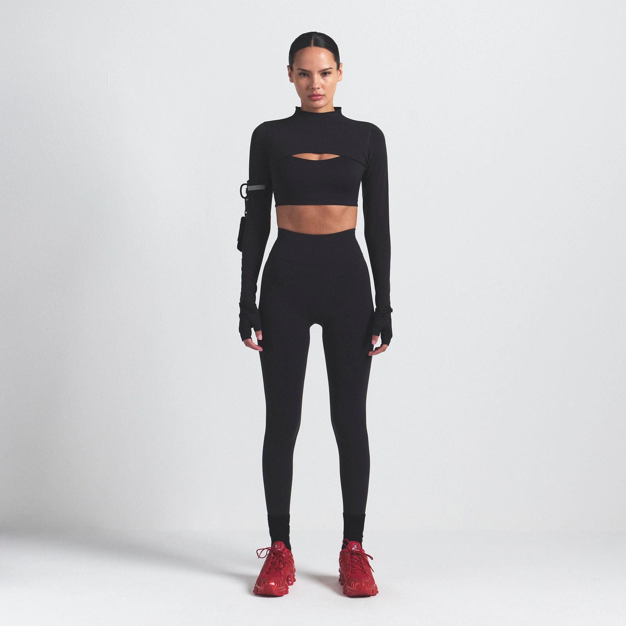 NikeSKIMS VINTAGE SEAMLESS SHRUG | OBSIDIAN ON A MODEL FRONT VIEW @ | FOCUS: 0.9, 0.1, 0.7