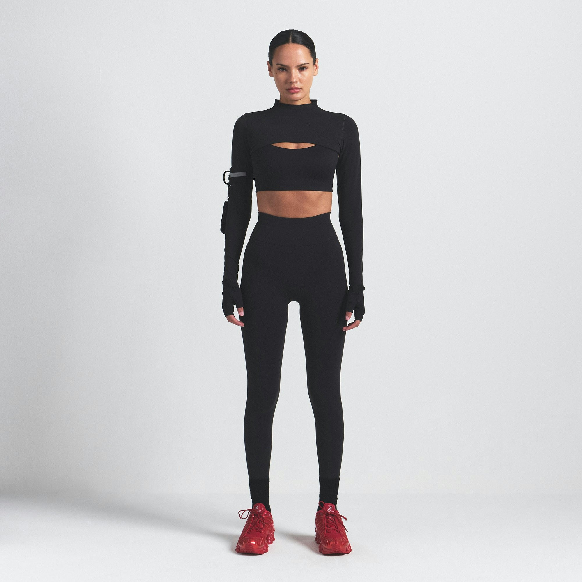 NikeSKIMS VINTAGE SEAMLESS SHRUG | OBSIDIAN ON A MODEL FRONT VIEW @ | FOCUS: 0.9, 0.1, 0.7