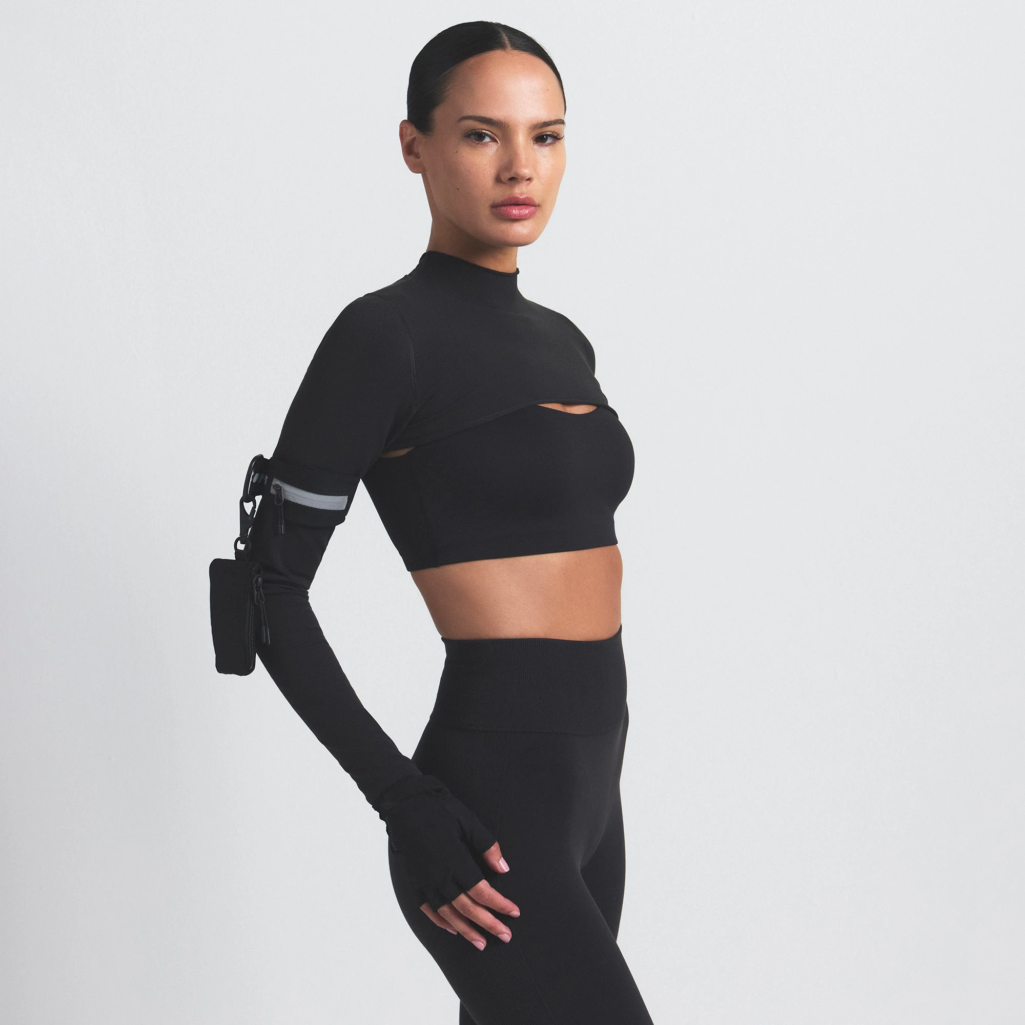 NikeSKIMS VINTAGE SEAMLESS SHRUG | OBSIDIAN ON A MODEL SIDE VIEW @ | FOCUS: 0.9, 0.1, 0.7