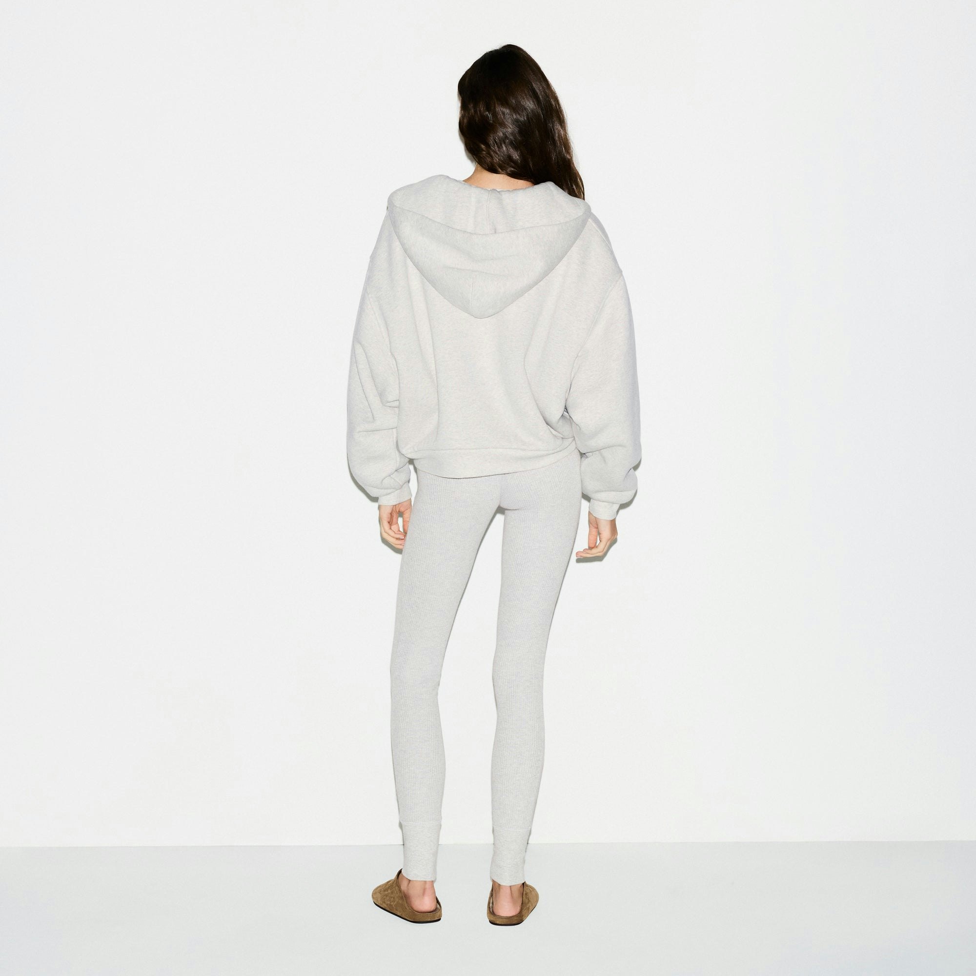 HEAVYWEIGHT FLEECE BOXY ZIP UP HOODIE | HEATHER GREY ON A MODEL FRONT VIEW @ | FOCUS: 0.0, 1.0, 0.9