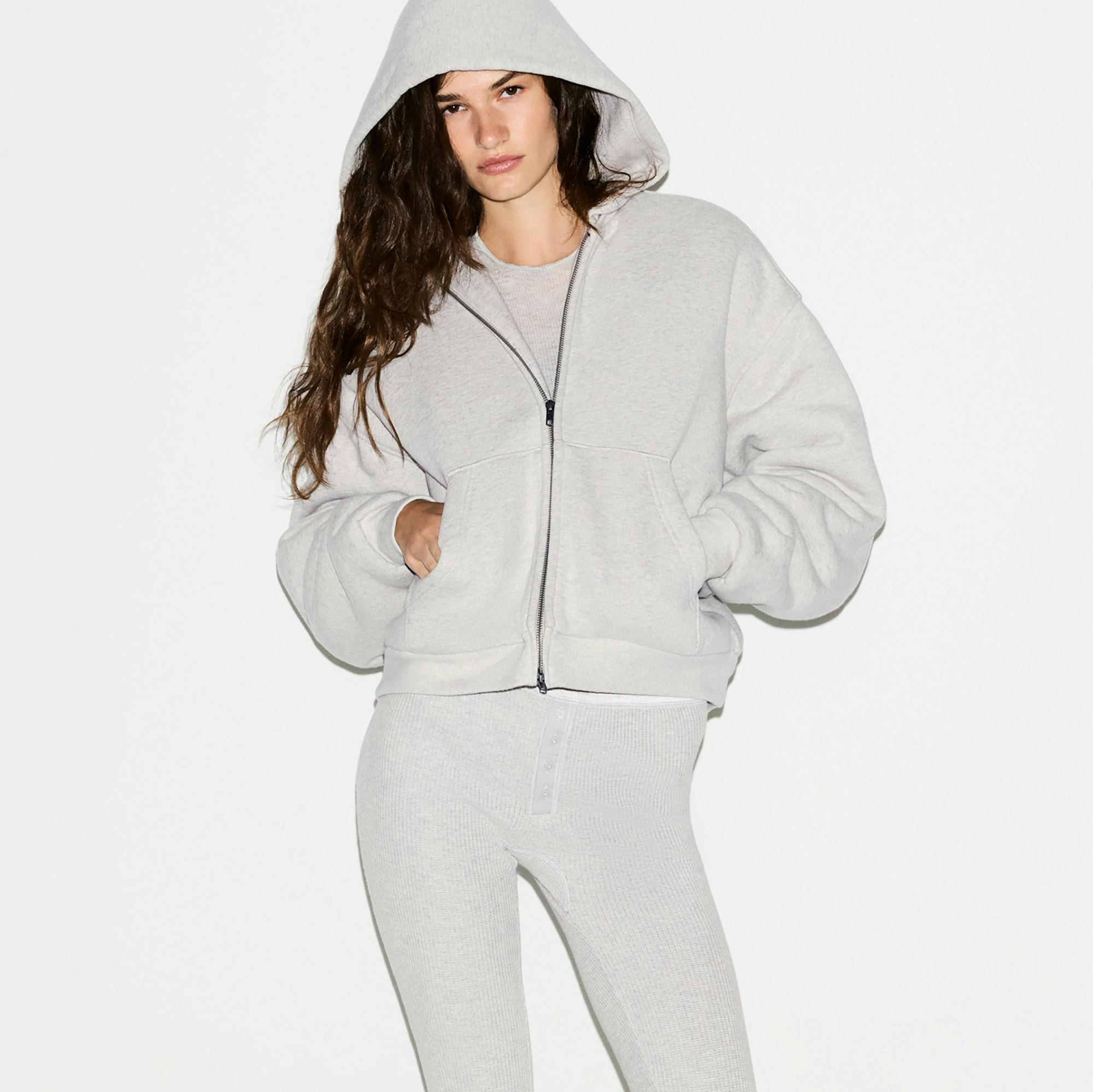 HEAVYWEIGHT FLEECE BOXY ZIP UP HOODIE | HEATHER GREY ON A MODEL FRONT VIEW @ | FOCUS: 0.0, 1.0, 0.9