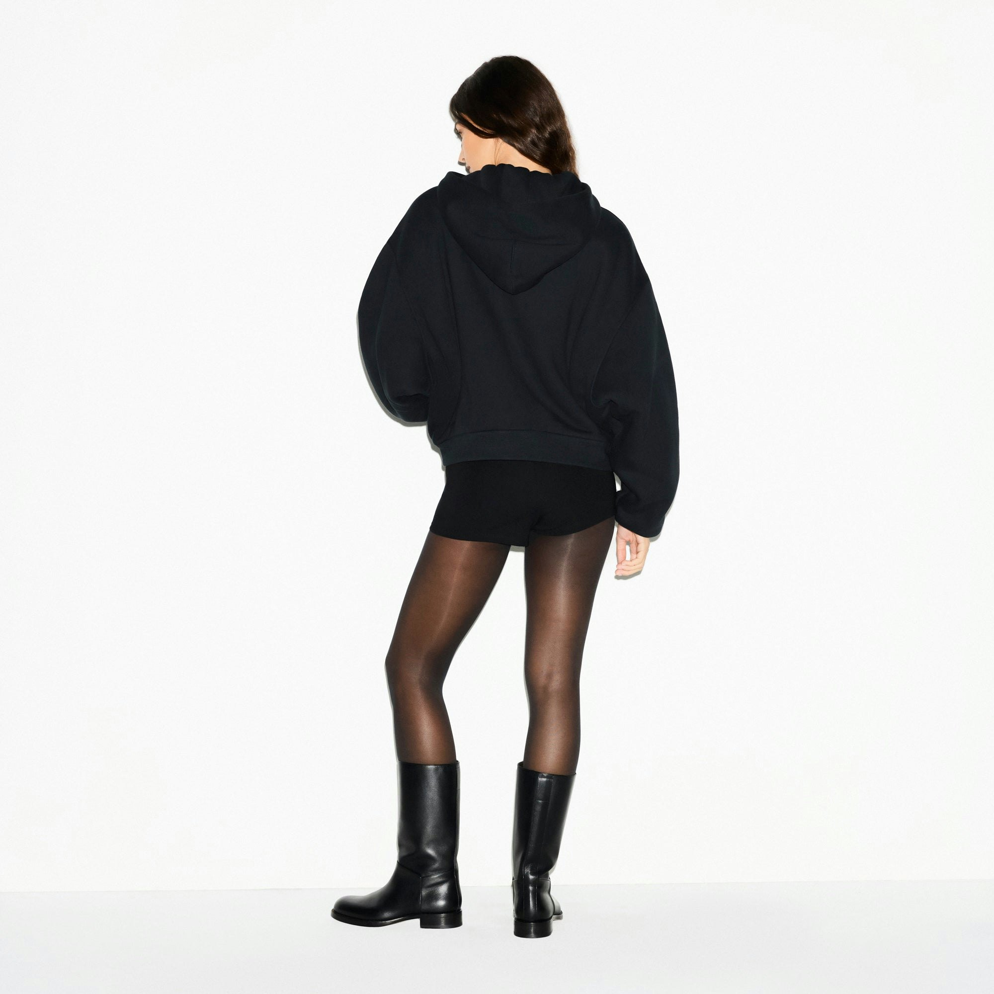 HEAVYWEIGHT FLEECE BOXY ZIP UP HOODIE | ONYX ON A MODEL FRONT VIEW @ | FOCUS: 0.0, 1.0, 0.9