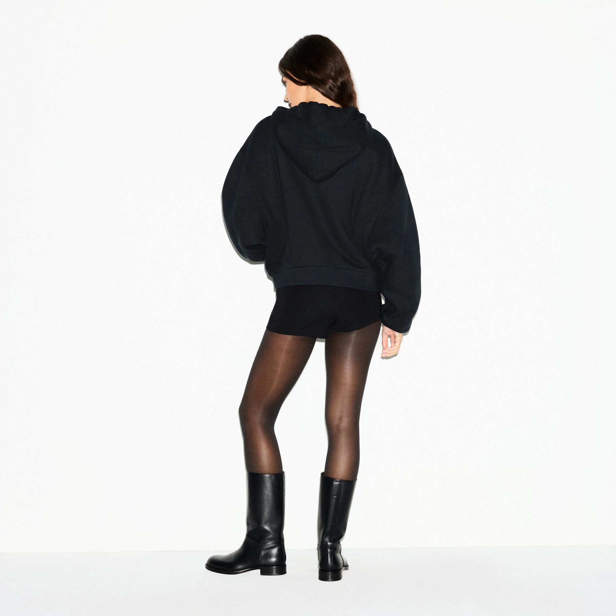 HEAVYWEIGHT FLEECE BOXY ZIP UP HOODIE | ONYX ON A MODEL FRONT VIEW @ | FOCUS: 0.0, 1.0, 0.9