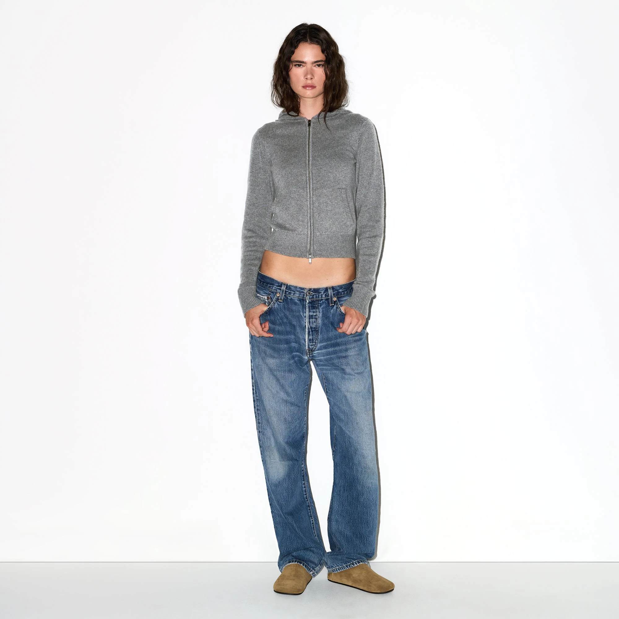 CASHMERE ZIP UP HOODIE | DARK HEATHER GREY ON A MODEL FRONT VIEW @ | FOCUS: 0.0, 1.0, 0.9