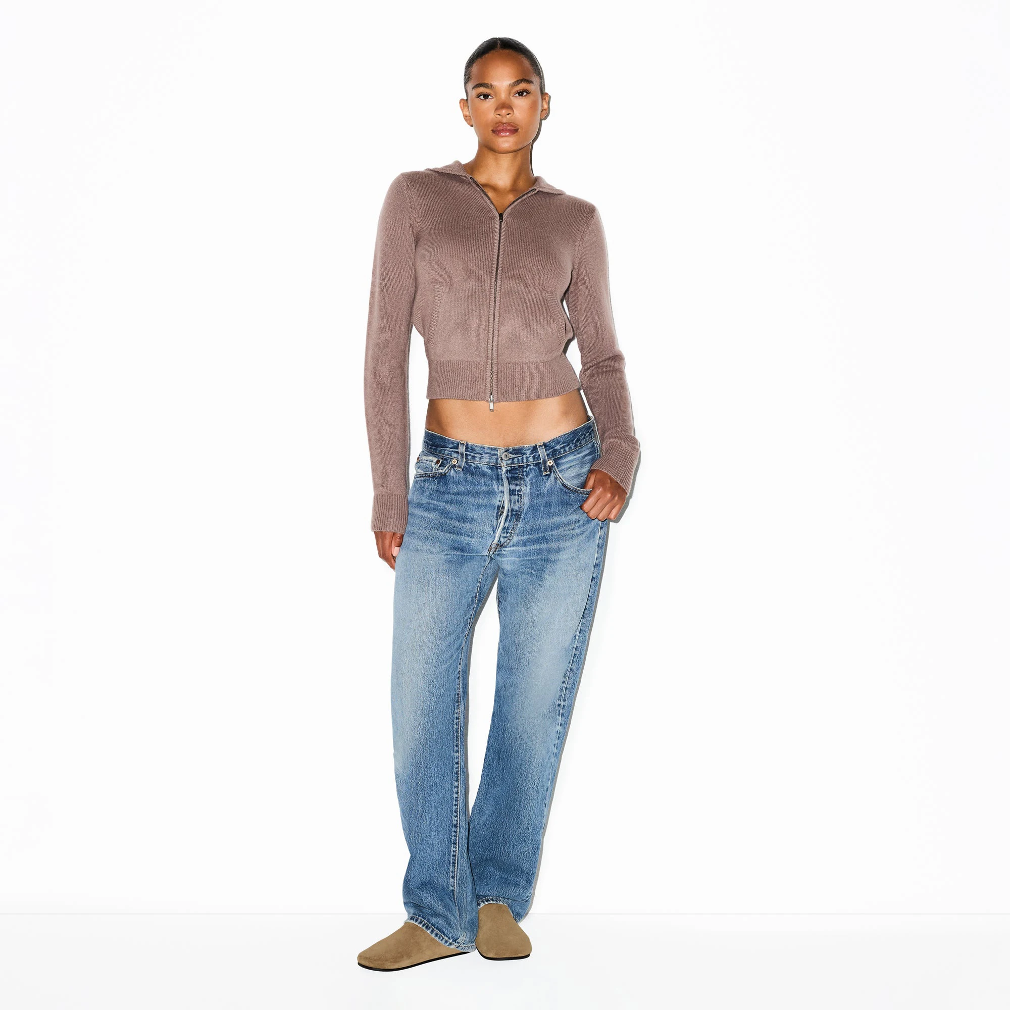 CASHMERE ZIP UP HOODIE | UMBER ON A MODEL FRONT VIEW @ | FOCUS: 0.0, 1.0, 0.9