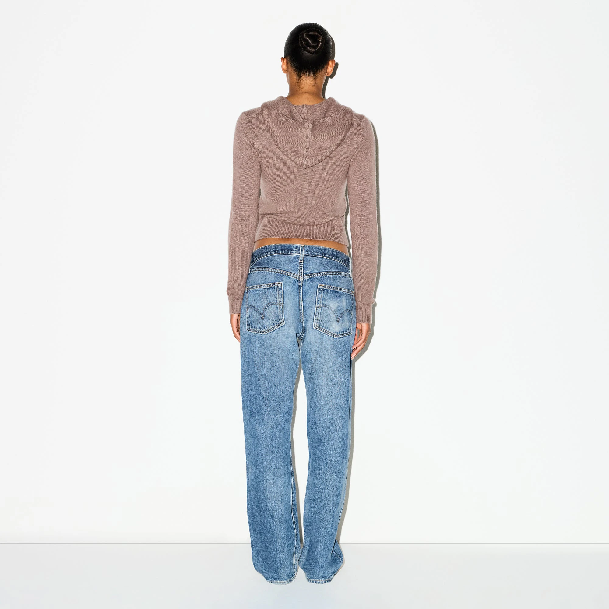 CASHMERE ZIP UP HOODIE | UMBER ON A MODEL FRONT VIEW @ | FOCUS: 0.0, 1.0, 0.9