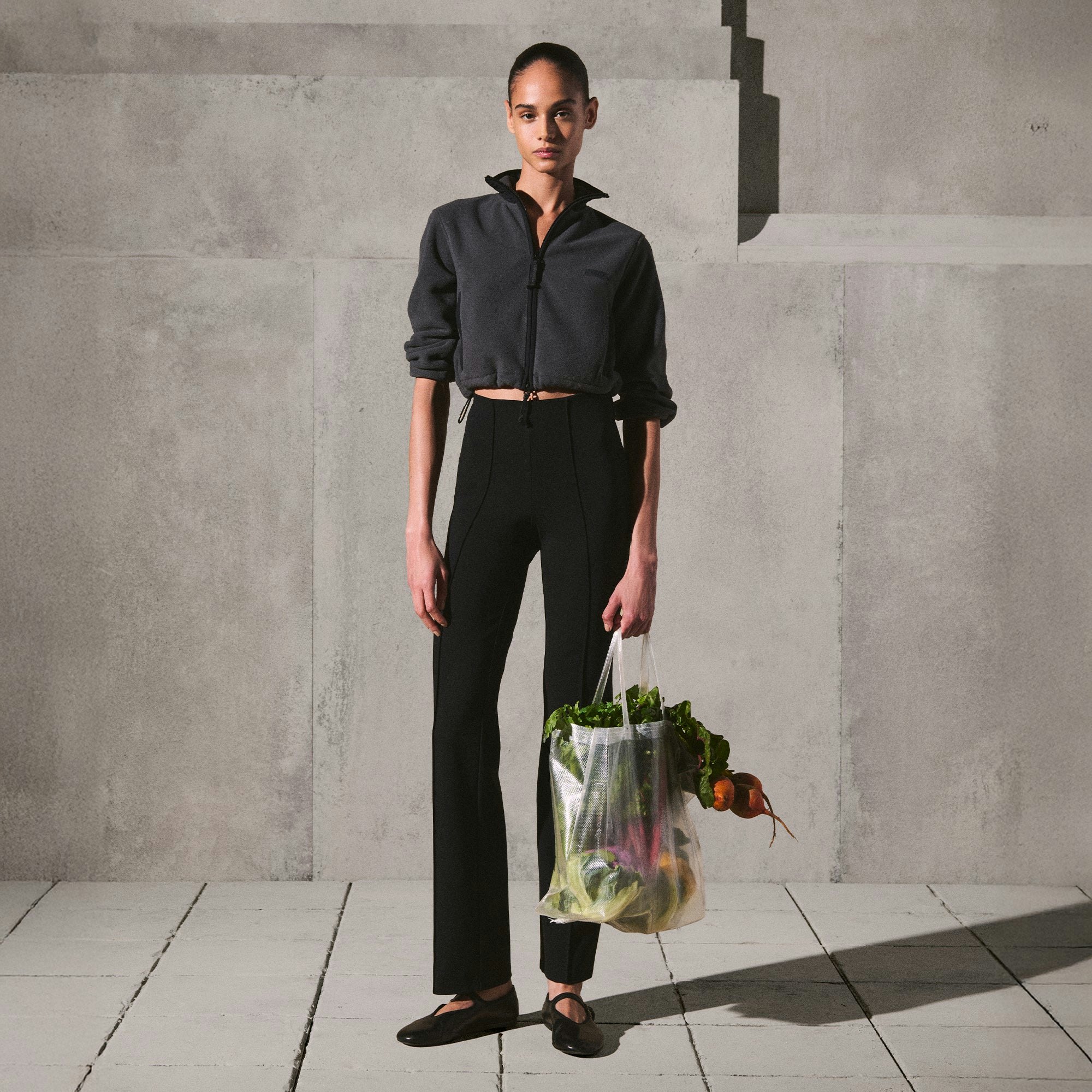 OUTDOOR FLEECE SHRUNKEN ZIP UP JACKET | ASH ON A MODEL SIDE VIEW @ | FOCUS: 0.0, 1.0, 0.9