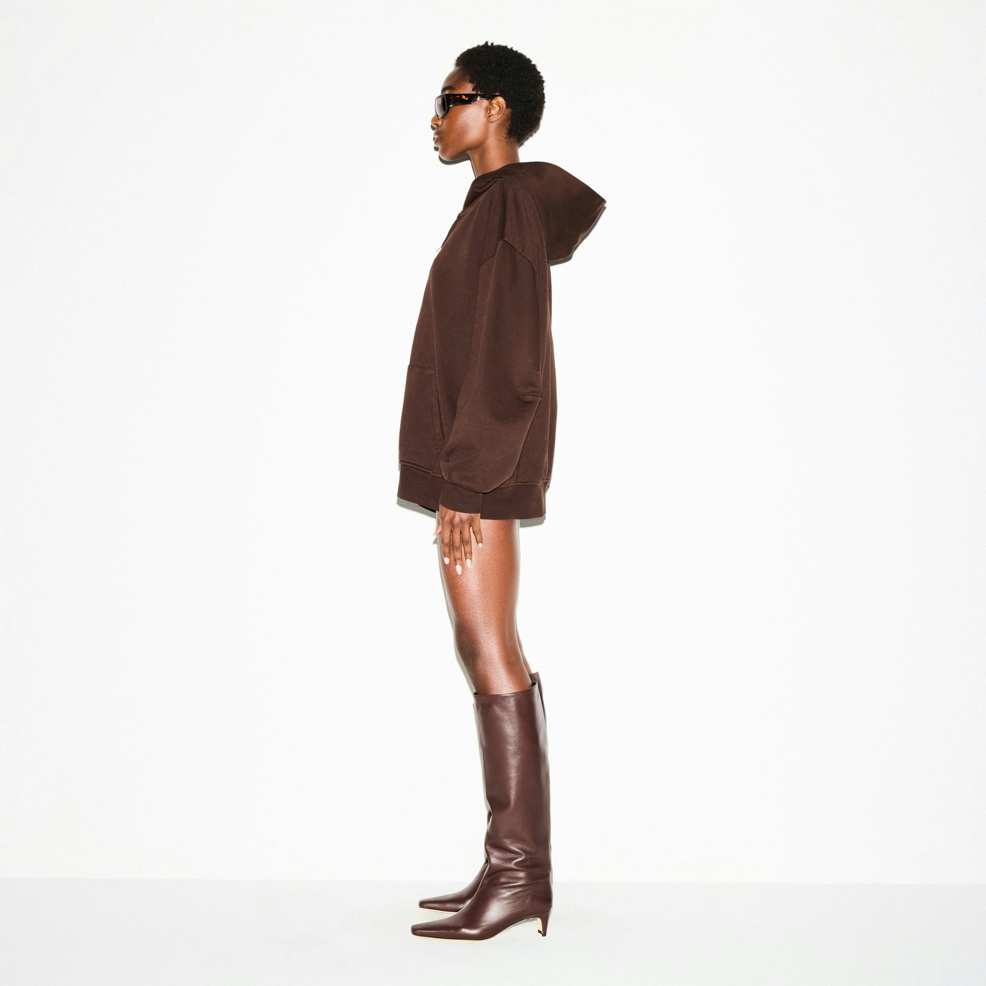 BOYFRIEND FLEECE OVERSIZED ZIP UP HOODIE | ESPRESSO ON A MODEL FRONT VIEW @ | FOCUS: 0.0, 1.0, 0.9