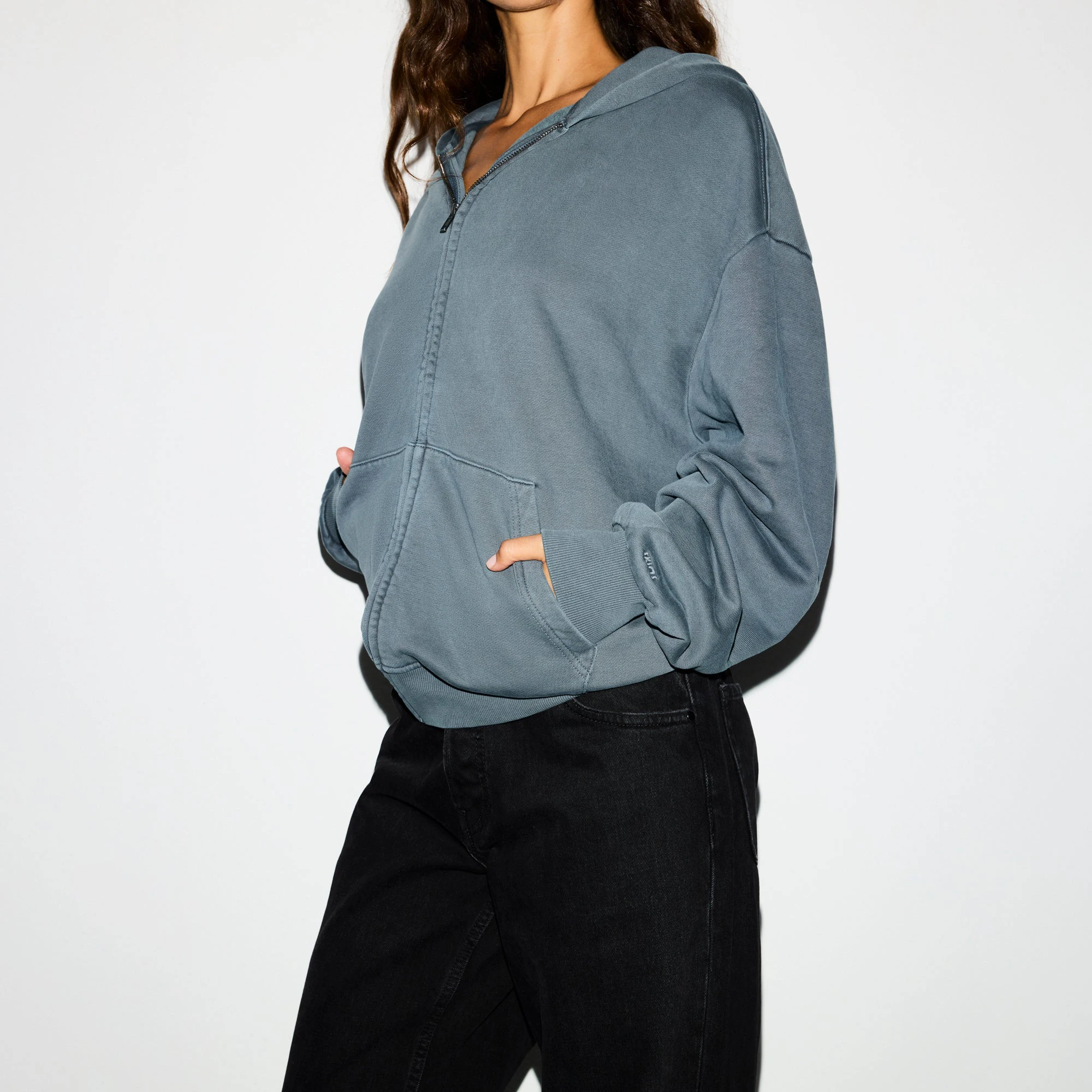 BOYFRIEND FLEECE OVERSIZED ZIP UP HOODIE | ZIRCON ON A MODEL FRONT VIEW @ | FOCUS: 0.0, 1.0, 0.9