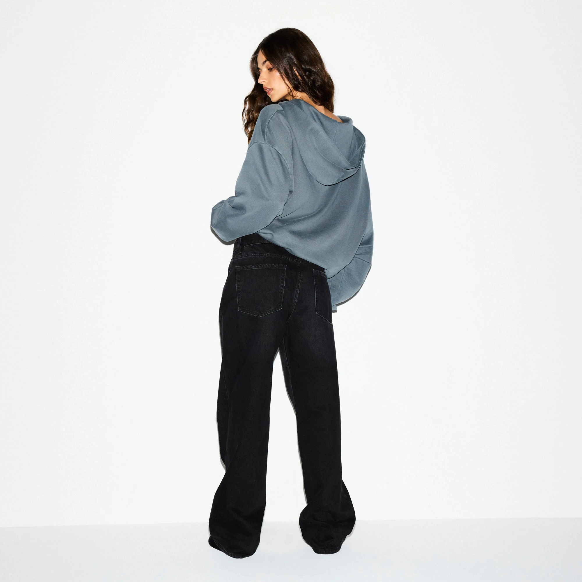 BOYFRIEND FLEECE OVERSIZED ZIP UP HOODIE | ZIRCON ON A MODEL FRONT VIEW @ | FOCUS: 0.0, 1.0, 0.9