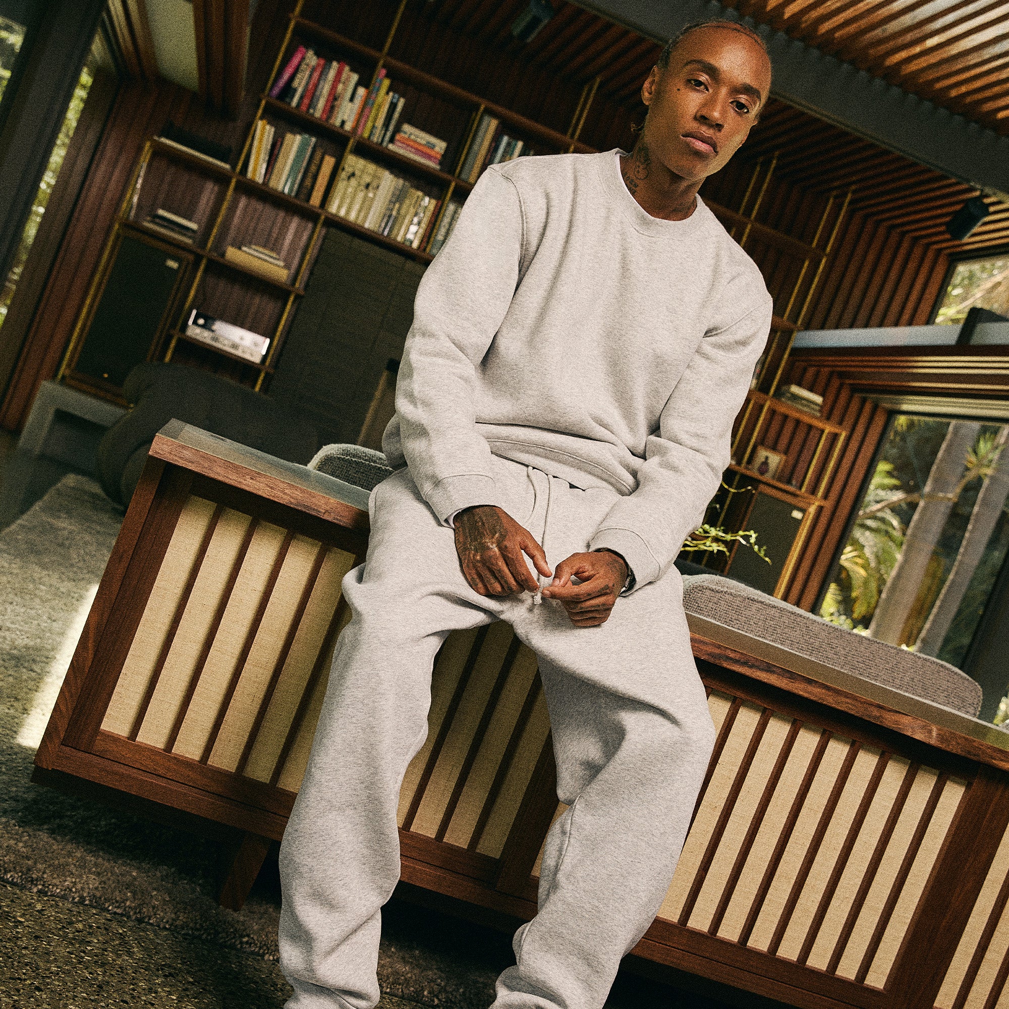 FLEECE LOUNGE MENS CLASSIC CREWNECK | LIGHT HEATHER GREY