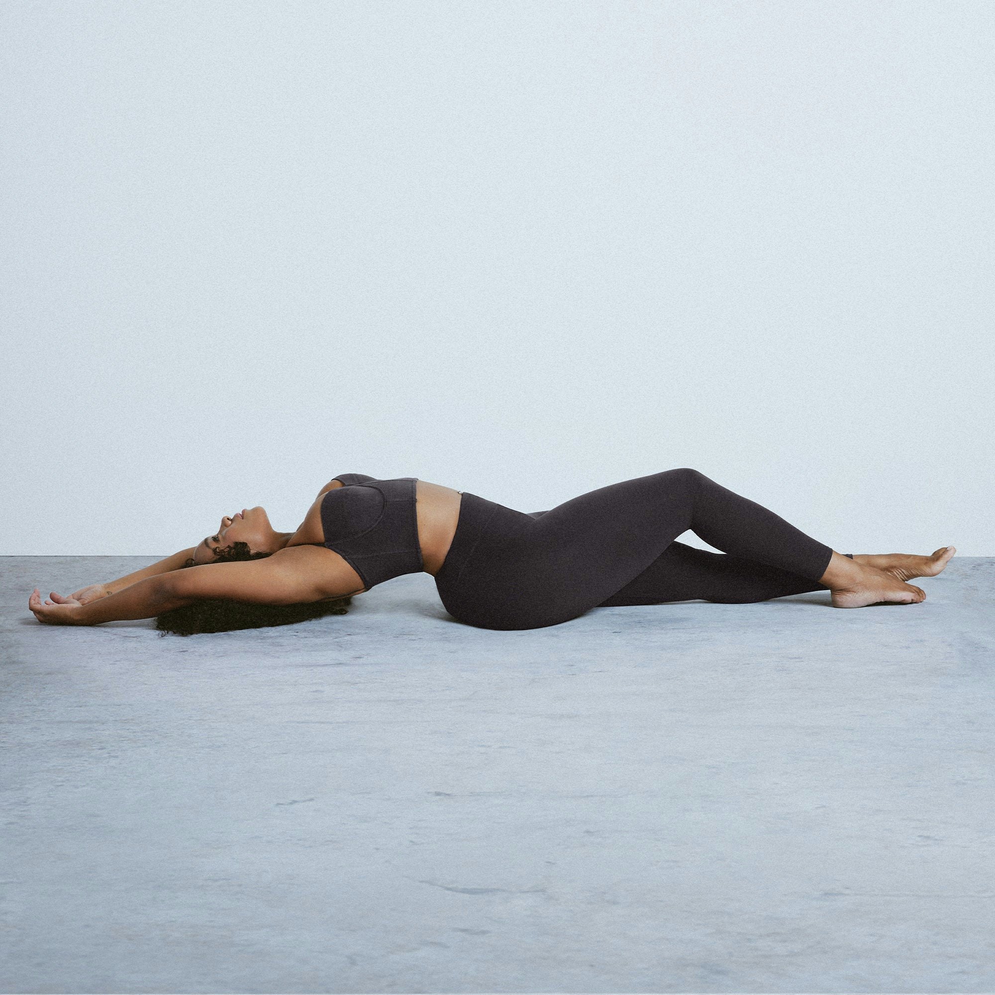 OUTDOOR BUSTIER CAMPAIGN IMAGERY