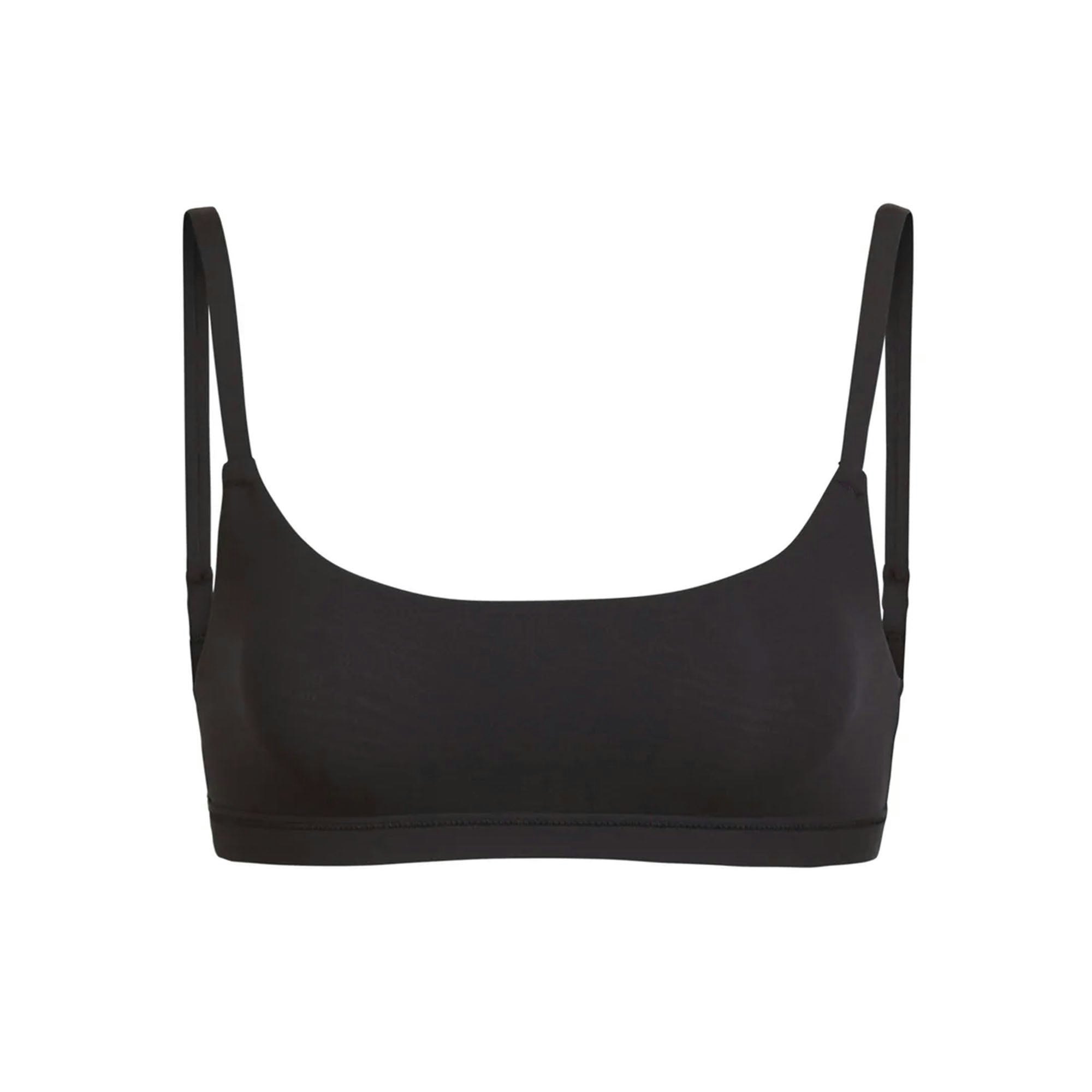 FITS EVERYBODY SCOOP BRALETTE | ONYX (SCOOP BRALETTES) LAYS FLAT ON A WHITE BACKGROUND | FLT
