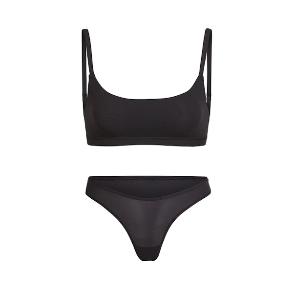 FITS EVERYBODY ESSENTIALS SET LAYS FLAT ON A WHITE BACKGROUND | FLT