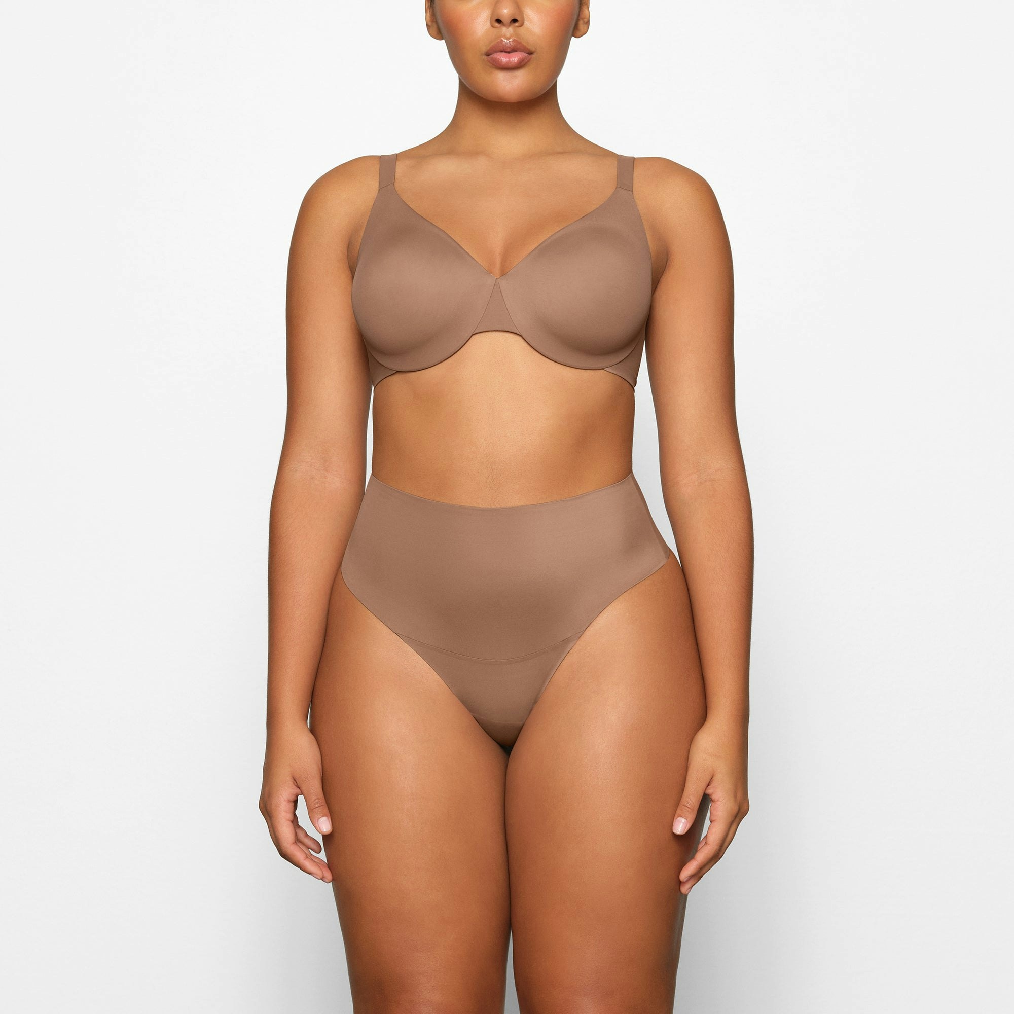SMOOTHING FULL COVERAGE BRA WORN BY A MODEL IN FRONT VIEW