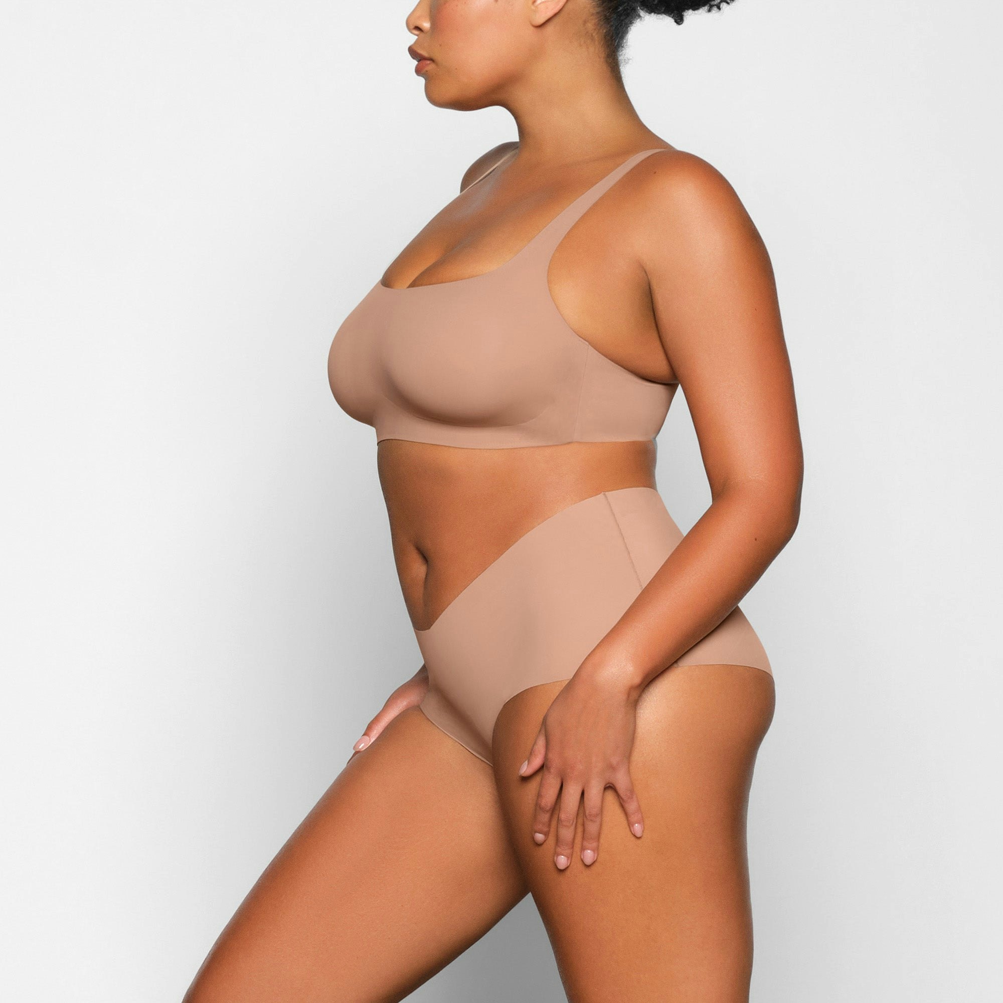 NAKED SCOOP BRA WORN BY A MODEL IN SIDE VIEW