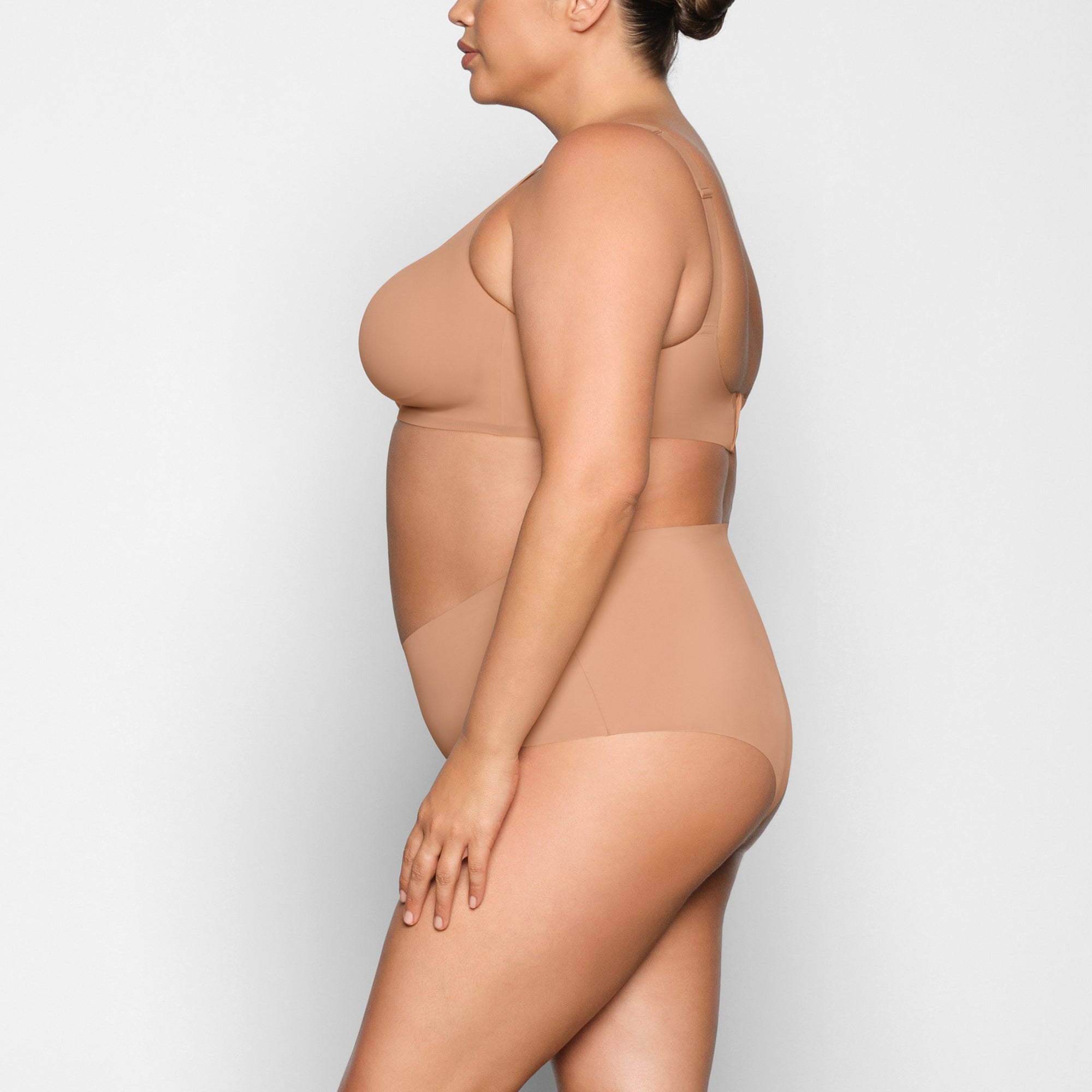 NAKED SCOOP BRA WORN BY A MODEL IN SIDE VIEW