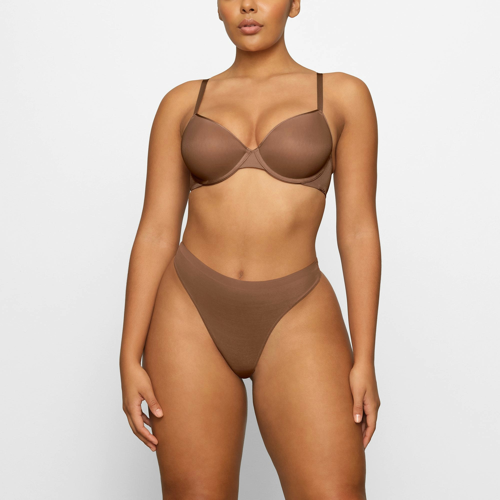 WEIGHTLESS DEMI BRA WORN BY A MODEL IN FRONT VIEW