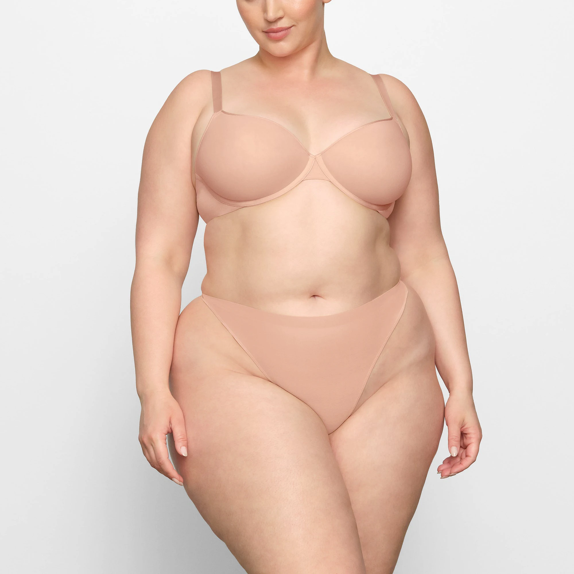 WEIGHTLESS DEMI BRA WORN BY A MODEL IN FRONT VIEW