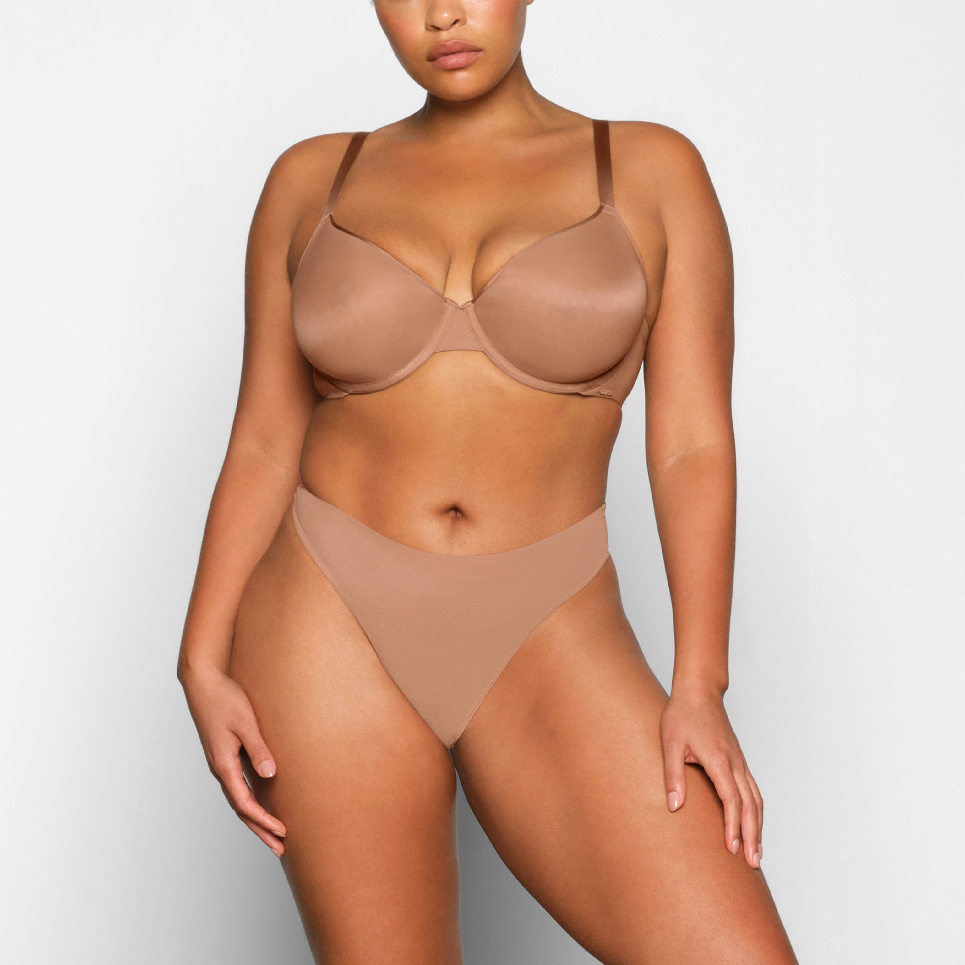 WEIGHTLESS DEMI BRA WORN BY A MODEL IN FRONT VIEW
