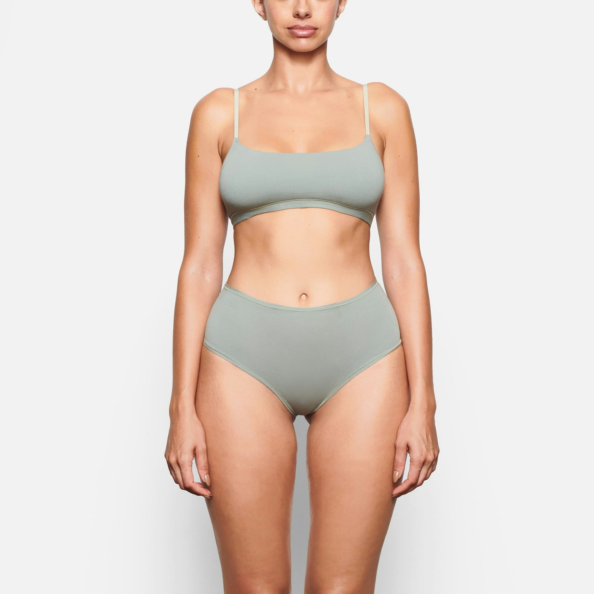 COTTON JERSEY SCOOP BRALETTE WORN BY A MODEL IN FRONT VIEW